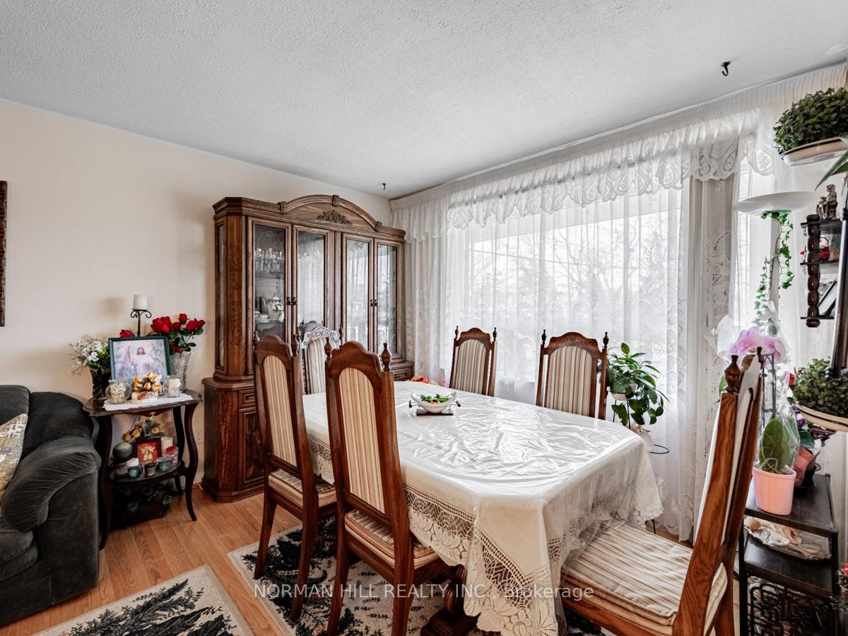 Photo 3 of 41 Braemar Drive, Brampton, Avondale — HOMEH