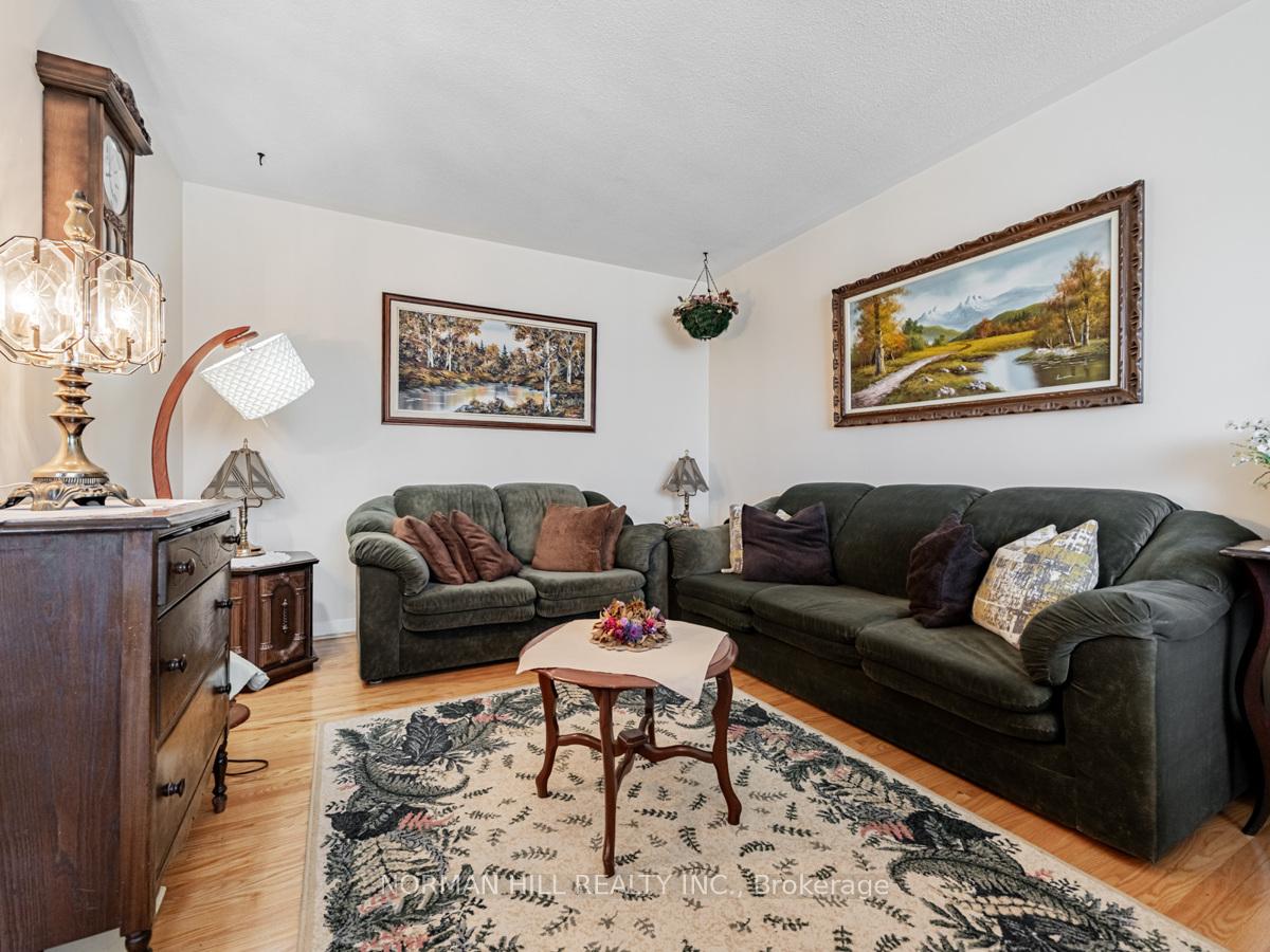 Photo 13 of 41 Braemar Drive, Brampton, Avondale — HOMEH
