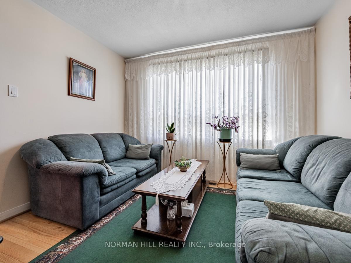 Photo 8 of 41 Braemar Drive, Brampton, Avondale — HOMEH