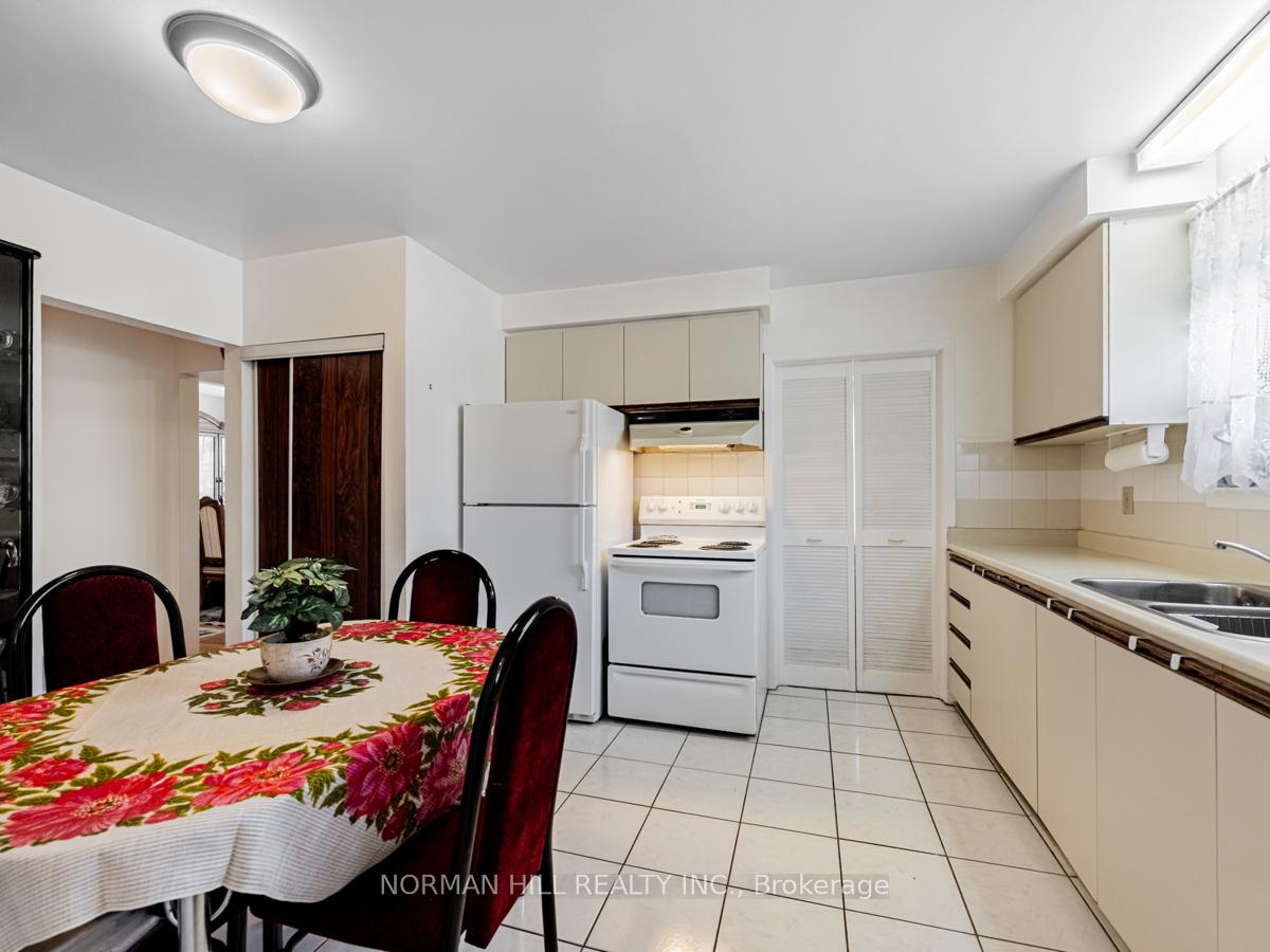 Photo 10 of 41 Braemar Drive, Brampton, Avondale — HOMEH