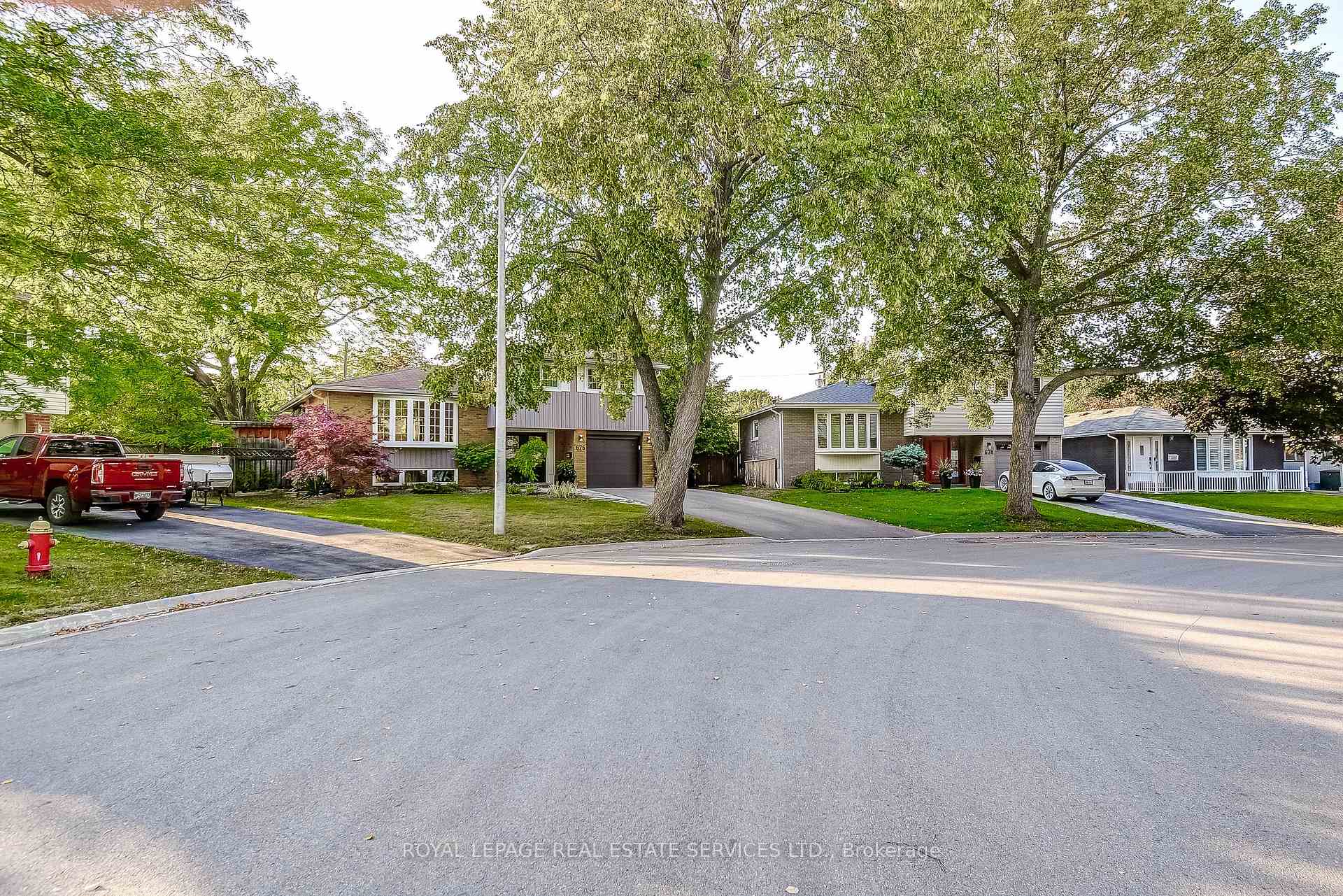 Photo 2 of 676 Meadow Lane, Burlington, Appleby — HOMEH