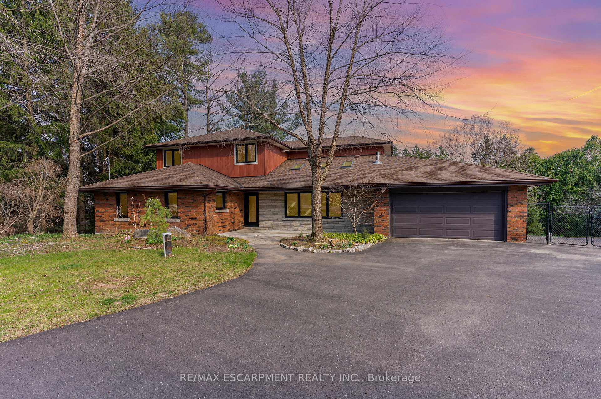 Photo 1 of 130 Hillcrest Avenue, Hamilton, Greensville — HOMEH
