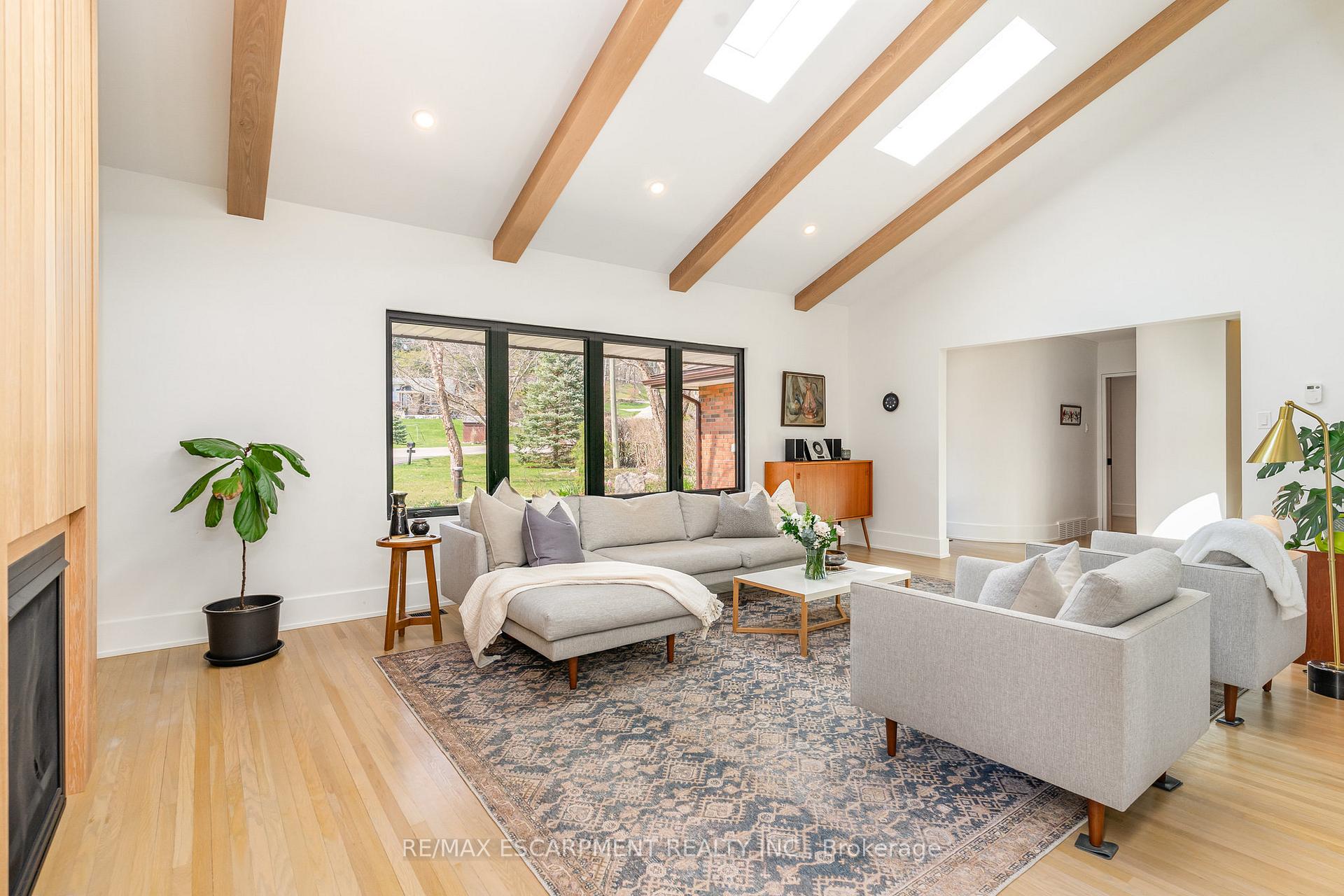 Photo 2 of 130 Hillcrest Avenue, Hamilton, Greensville — HOMEH