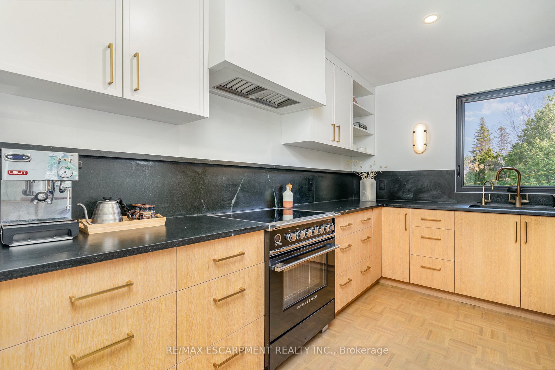 Photo 12 of 130 Hillcrest Avenue, Hamilton, Greensville — HOMEH