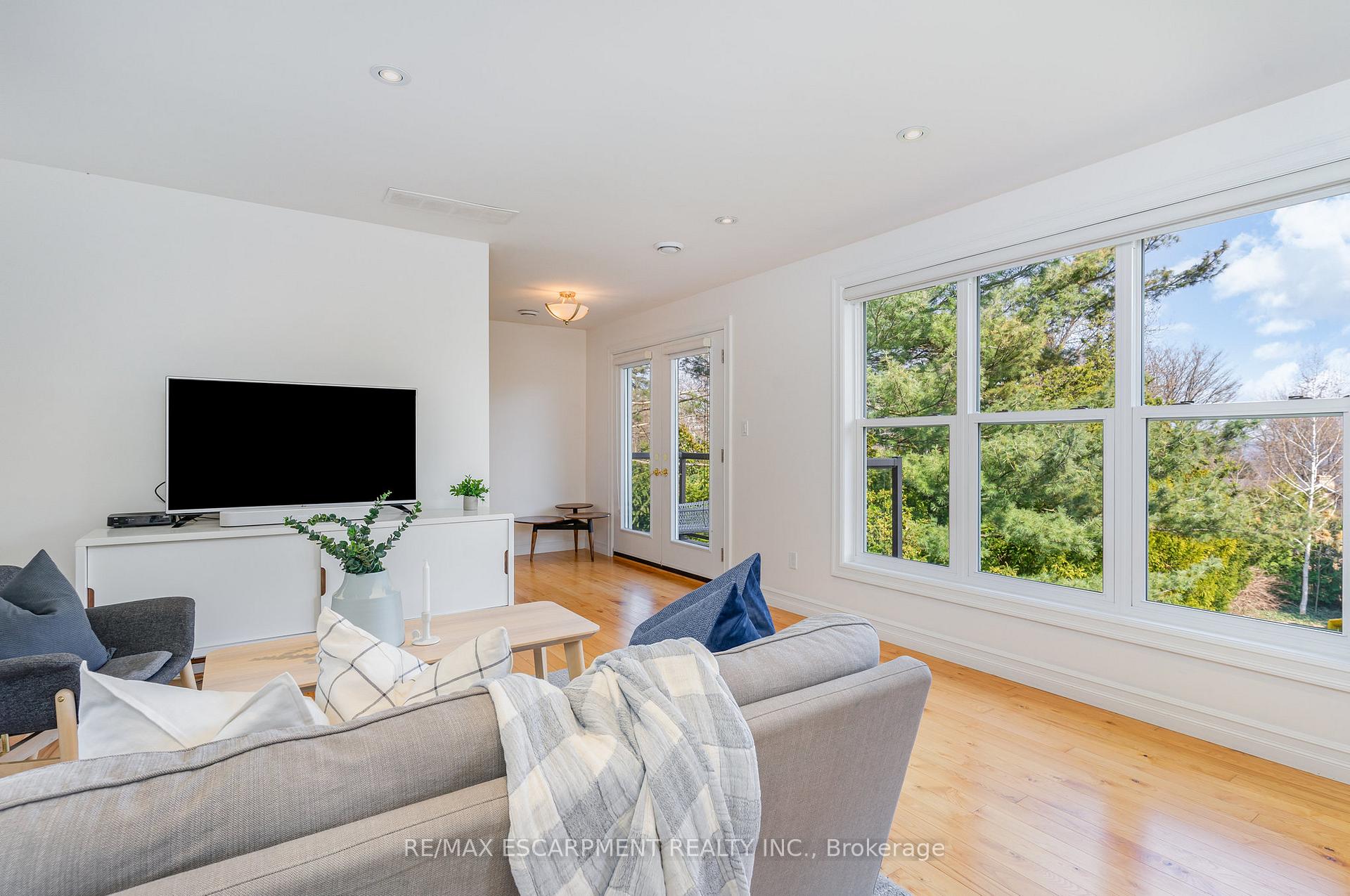 Photo 16 of 130 Hillcrest Avenue, Hamilton, Greensville — HOMEH