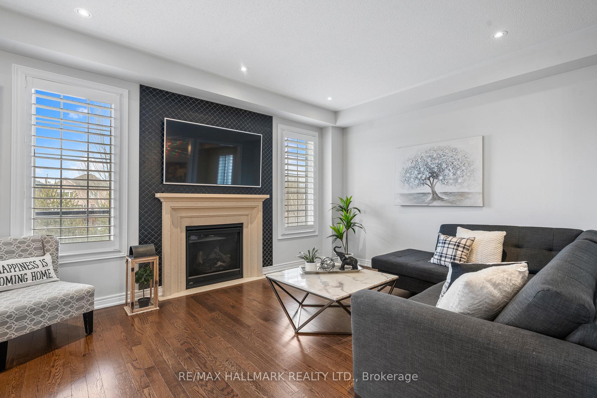 Photo 3 of 165 Roy Harper Avenue, Aurora, Rural Aurora — HOMEH