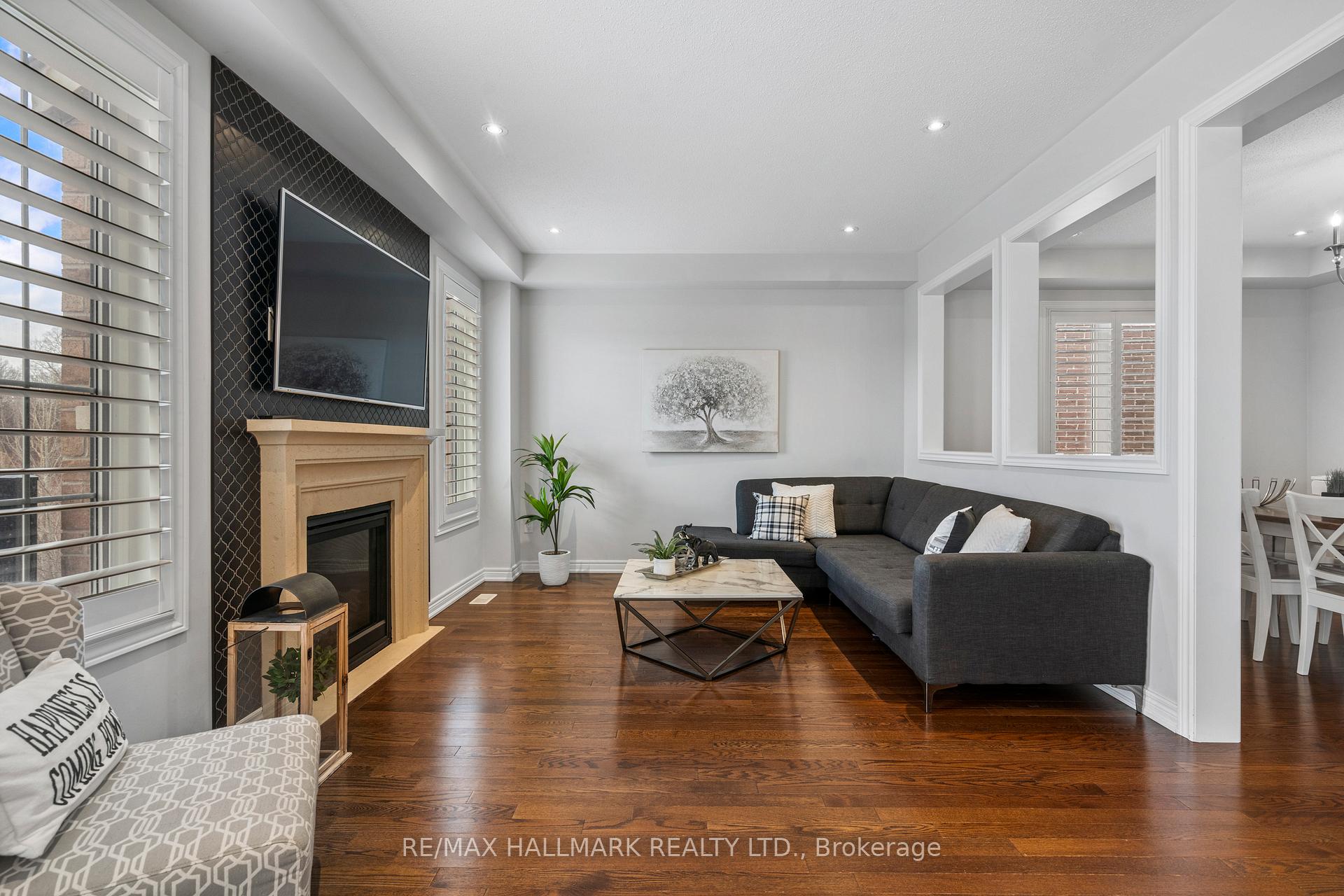 Photo 8 of 165 Roy Harper Avenue, Aurora, Rural Aurora — HOMEH