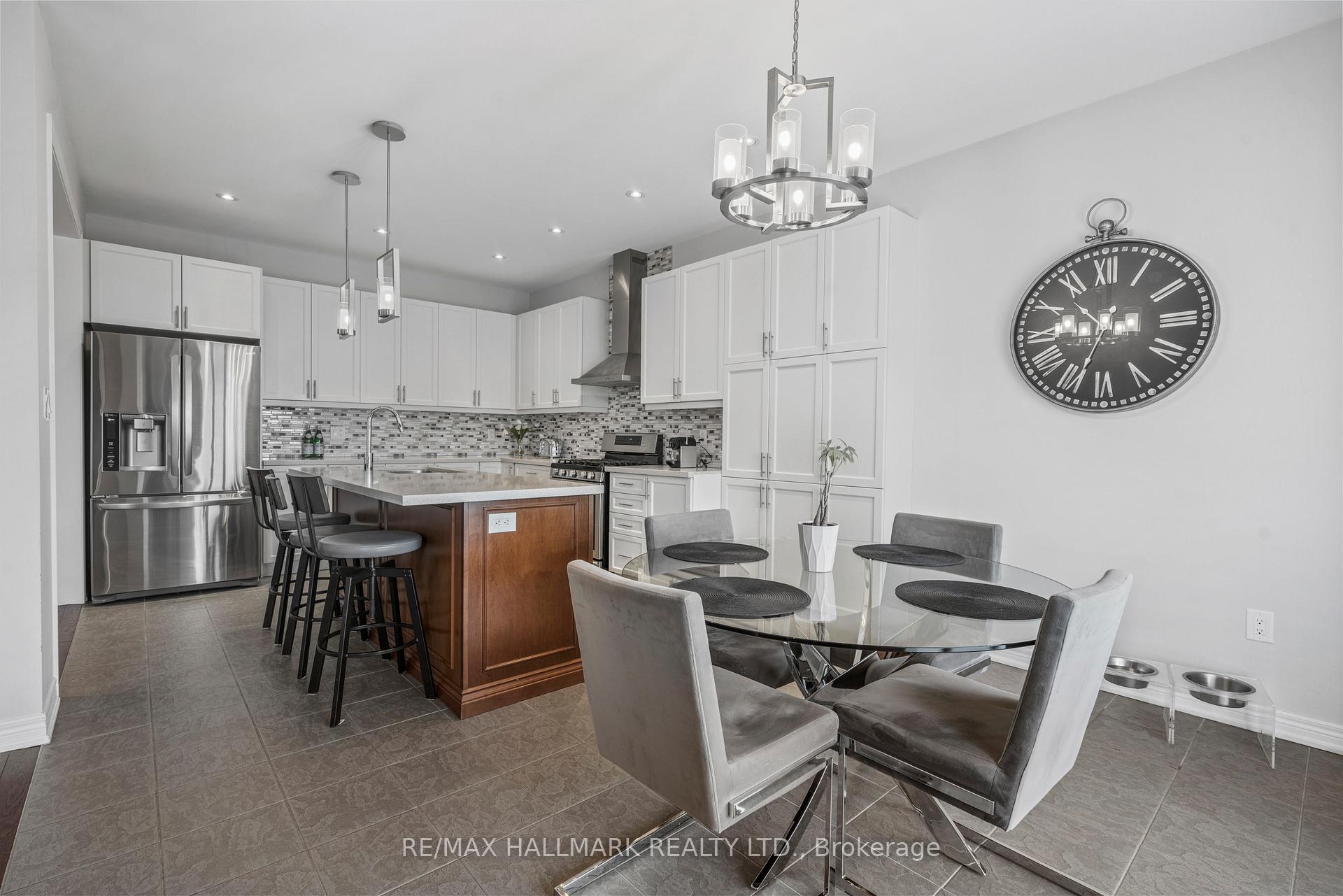 Photo 5 of 165 Roy Harper Avenue, Aurora, Rural Aurora — HOMEH