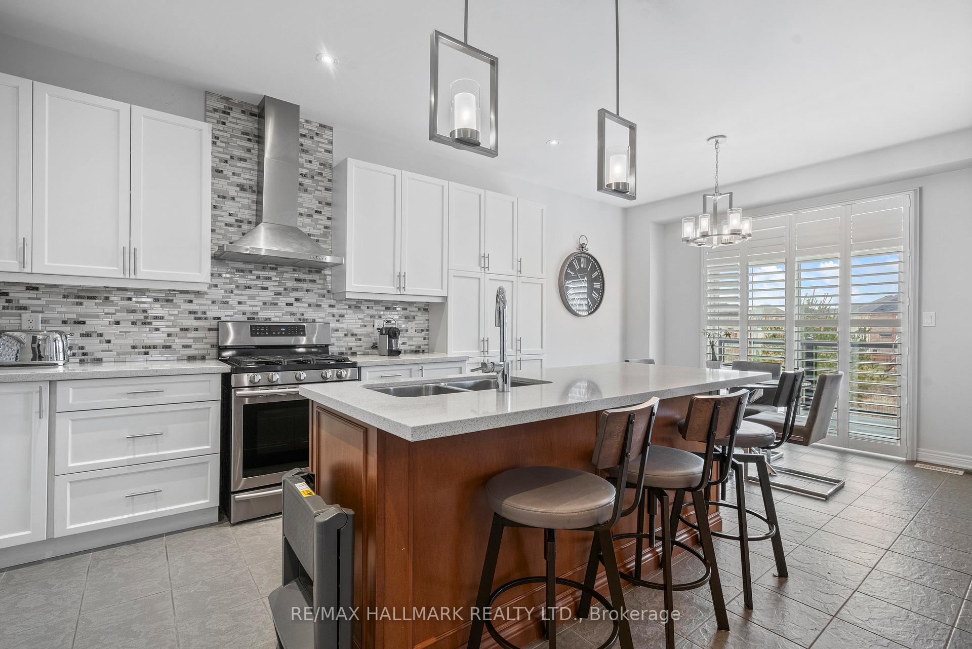 Photo 27 of 165 Roy Harper Avenue, Aurora, Rural Aurora — HOMEH