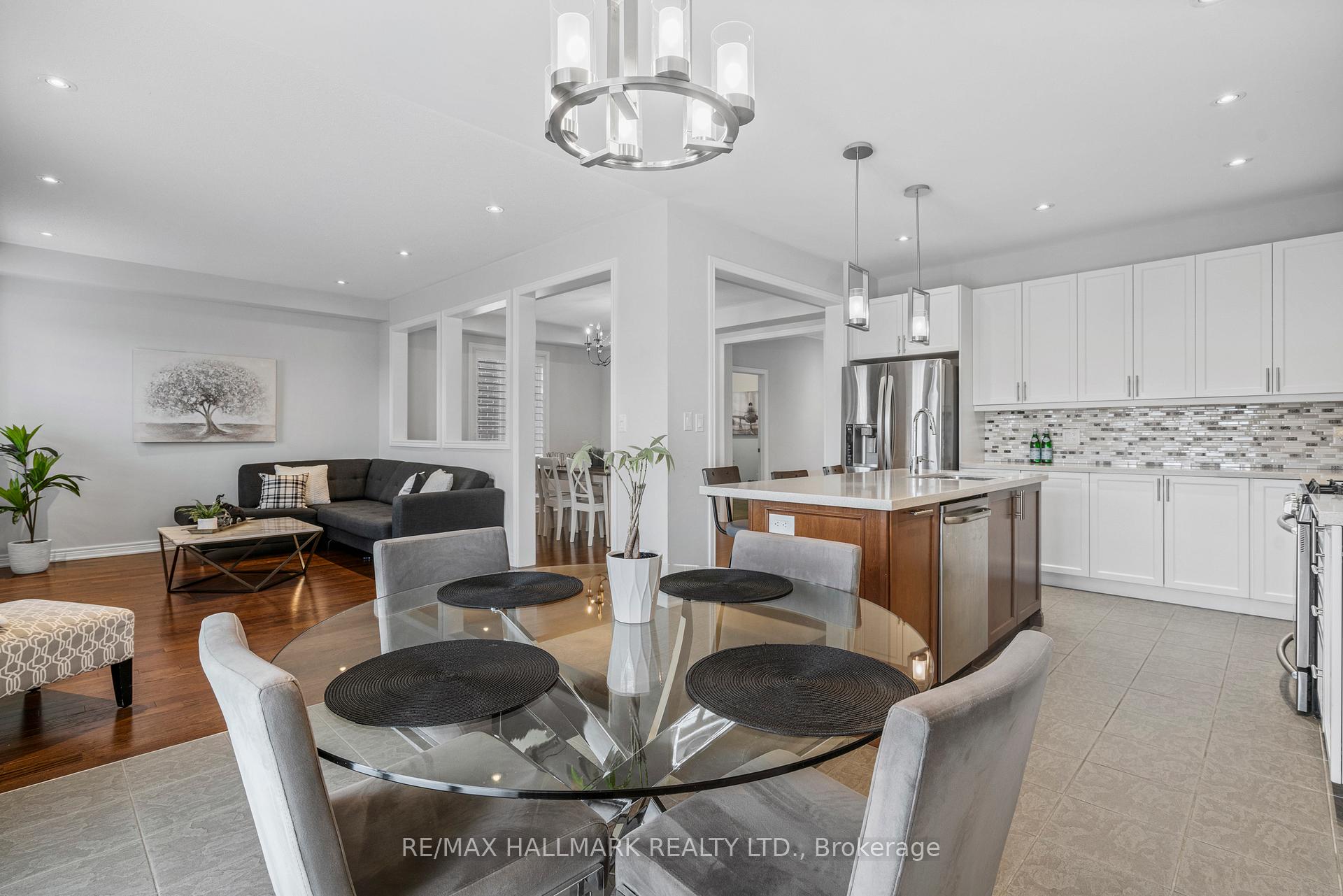 Photo 20 of 165 Roy Harper Avenue, Aurora, Rural Aurora — HOMEH