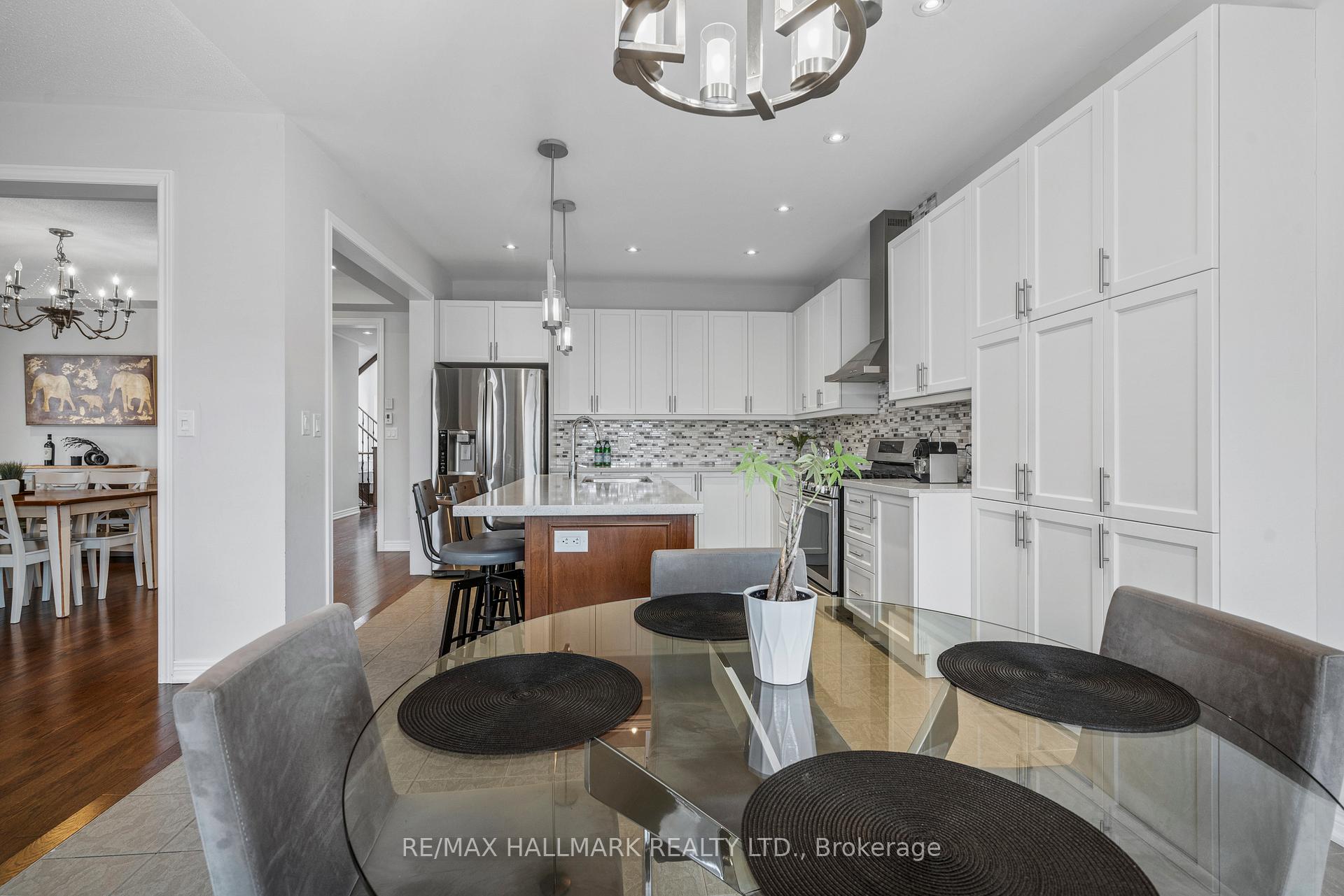 Photo 23 of 165 Roy Harper Avenue, Aurora, Rural Aurora — HOMEH