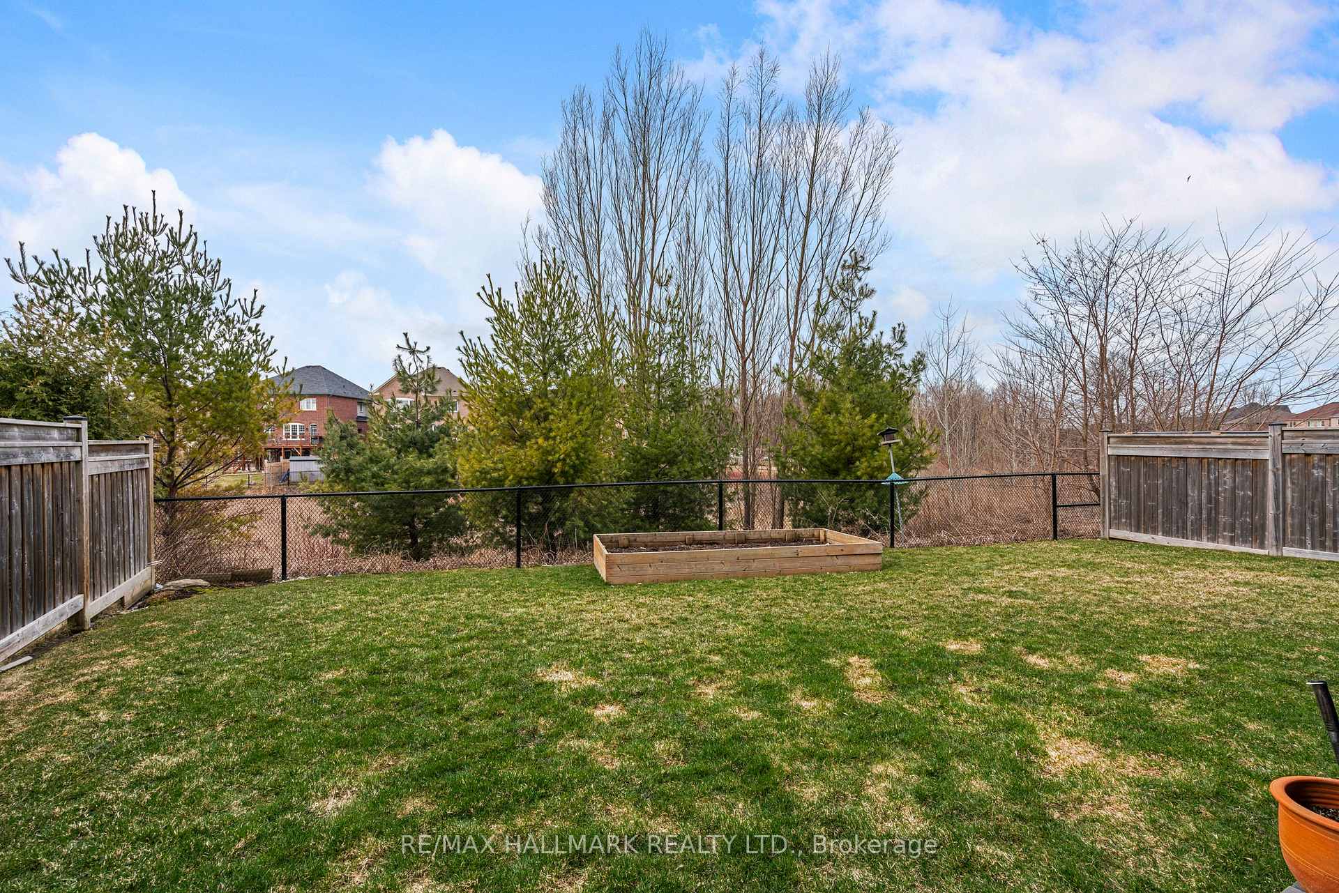 Photo 43 of 165 Roy Harper Avenue, Aurora, Rural Aurora — HOMEH