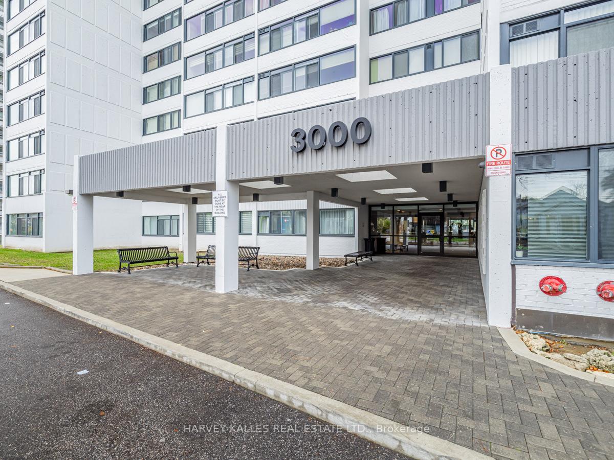 Photo 8 of Unit 1101, 3000 Bathurst Street, Toronto, Englemount-Lawrence — HOMEH