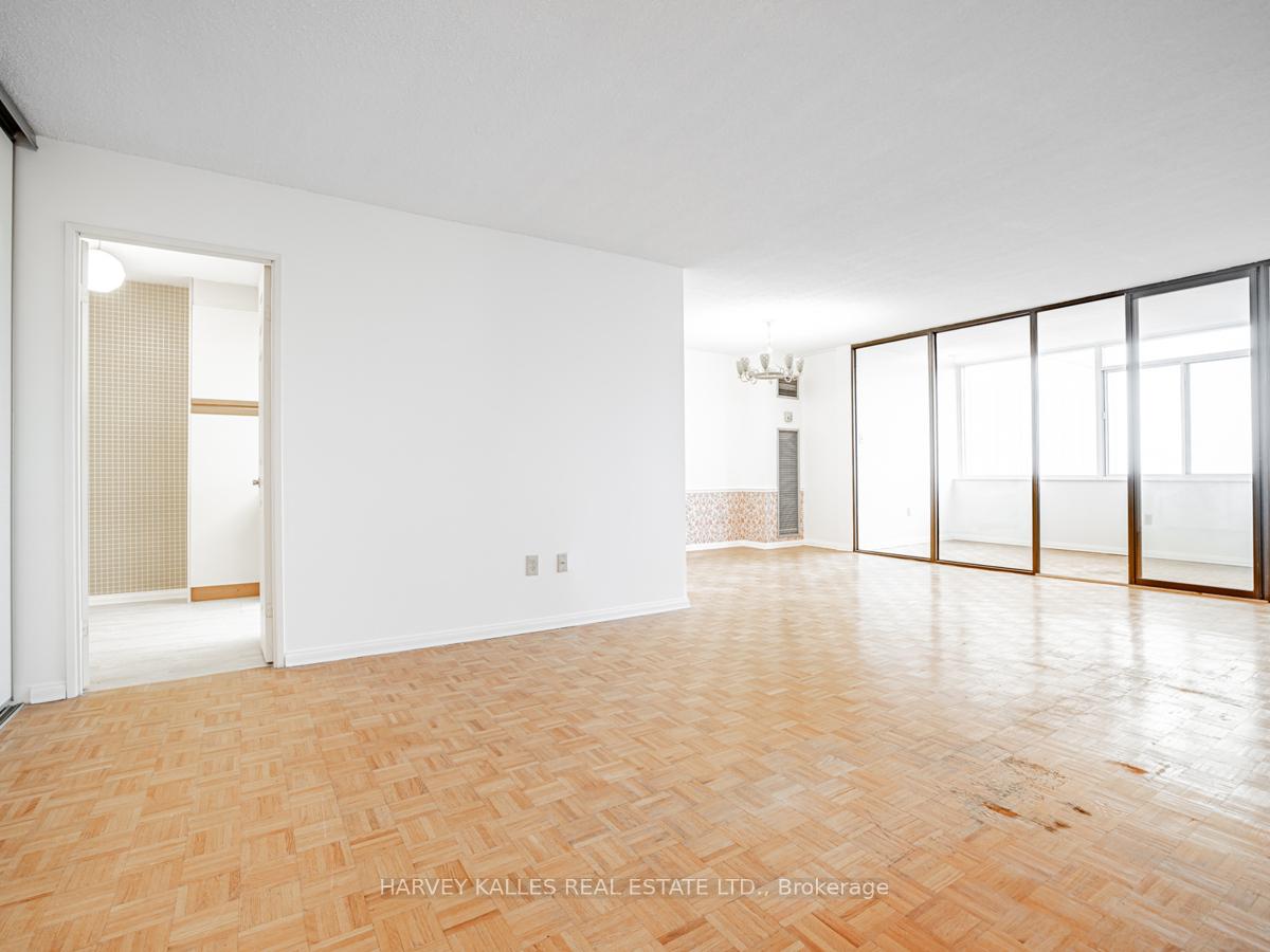 Photo 10 of Unit 1101, 3000 Bathurst Street, Toronto, Englemount-Lawrence — HOMEH