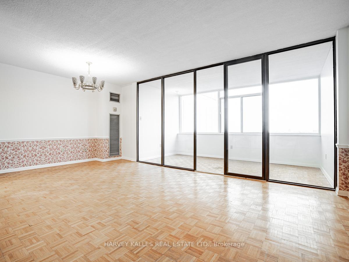 Photo 3 of Unit 1101, 3000 Bathurst Street, Toronto, Englemount-Lawrence — HOMEH