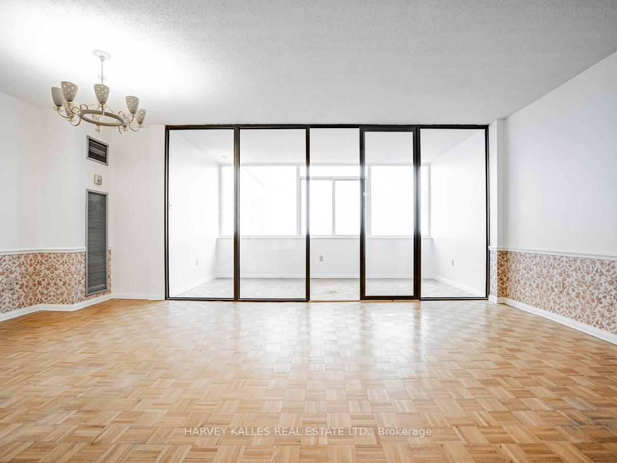 Photo 5 of Unit 1101, 3000 Bathurst Street, Toronto, Englemount-Lawrence — HOMEH