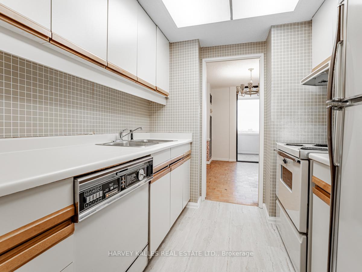 Photo 11 of Unit 1101, 3000 Bathurst Street, Toronto, Englemount-Lawrence — HOMEH