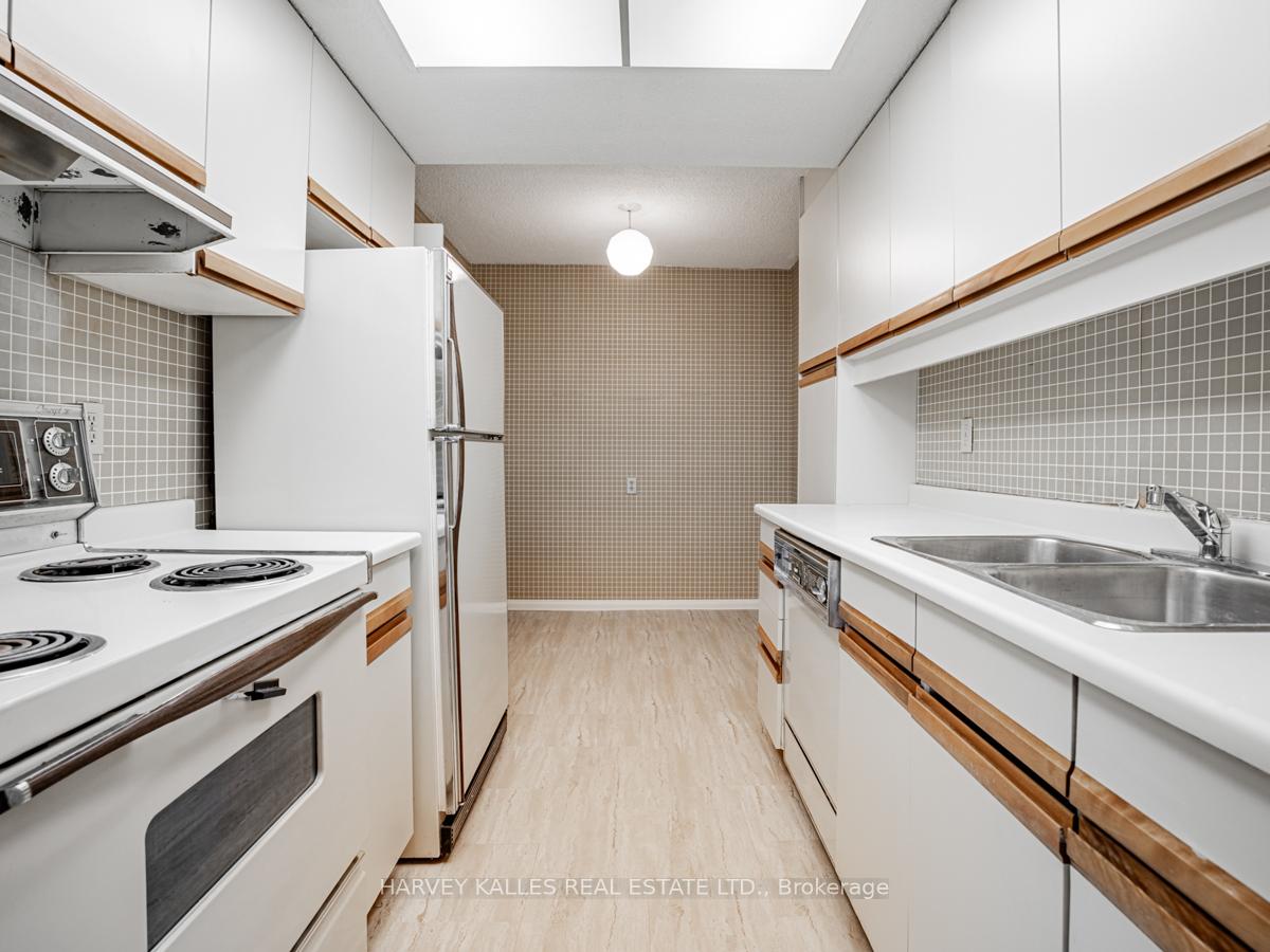 Photo 9 of Unit 1101, 3000 Bathurst Street, Toronto, Englemount-Lawrence — HOMEH