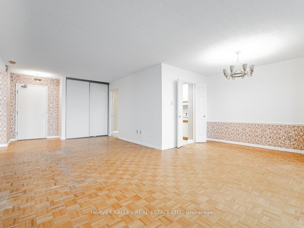 Photo 12 of Unit 1101, 3000 Bathurst Street, Toronto, Englemount-Lawrence — HOMEH