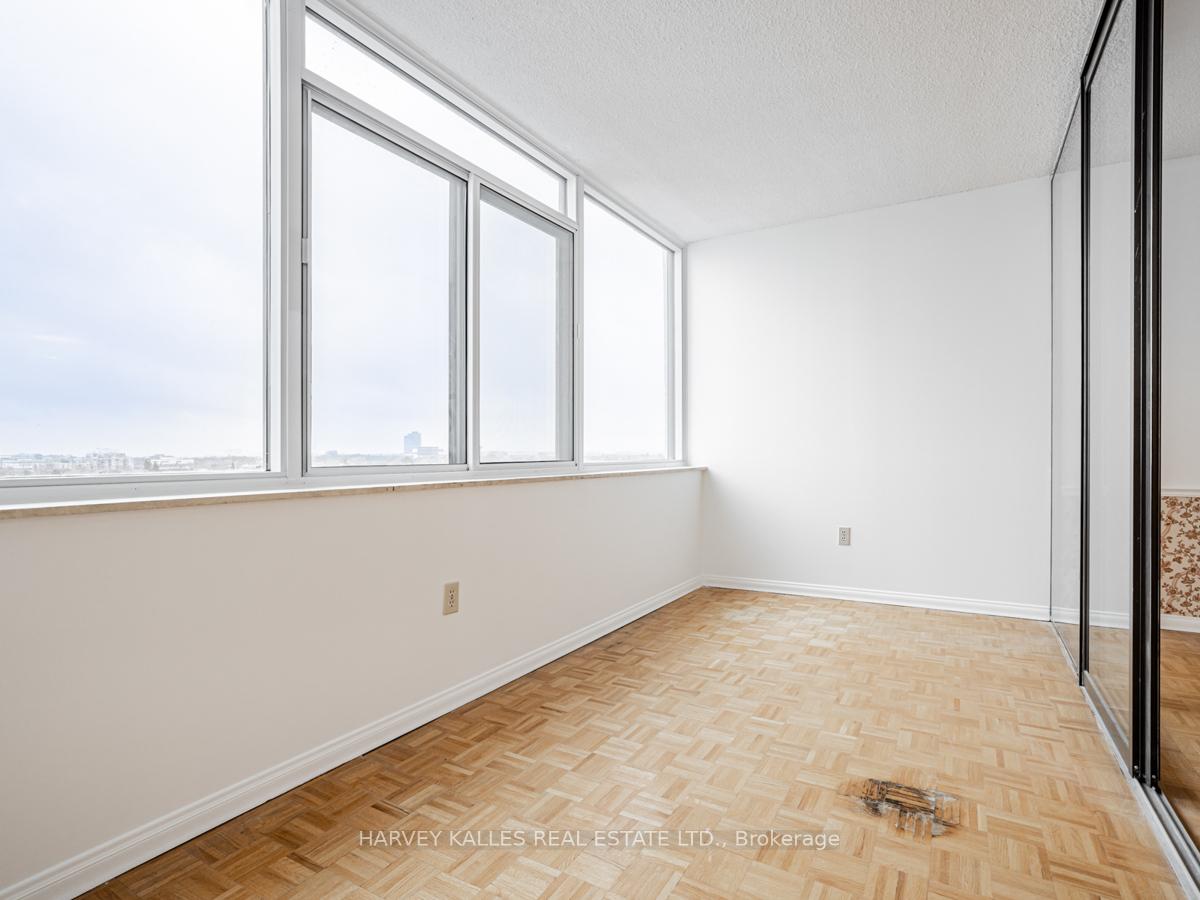 Photo 13 of Unit 1101, 3000 Bathurst Street, Toronto, Englemount-Lawrence — HOMEH