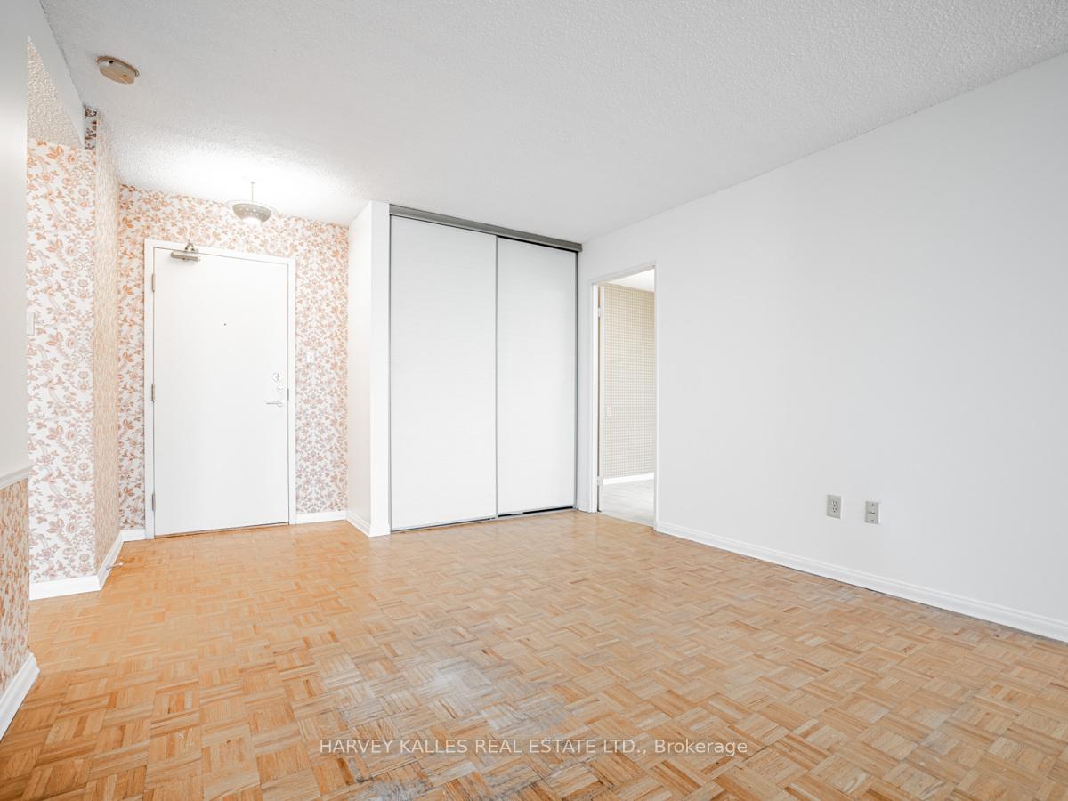 Photo 20 of Unit 1101, 3000 Bathurst Street, Toronto, Englemount-Lawrence — HOMEH