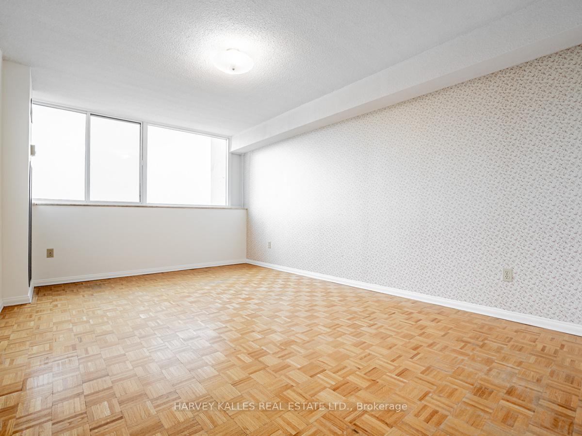 Photo 16 of Unit 1101, 3000 Bathurst Street, Toronto, Englemount-Lawrence — HOMEH