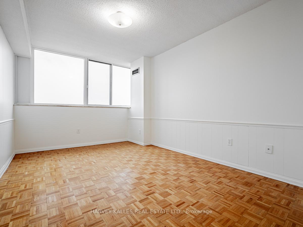 Photo 17 of Unit 1101, 3000 Bathurst Street, Toronto, Englemount-Lawrence — HOMEH