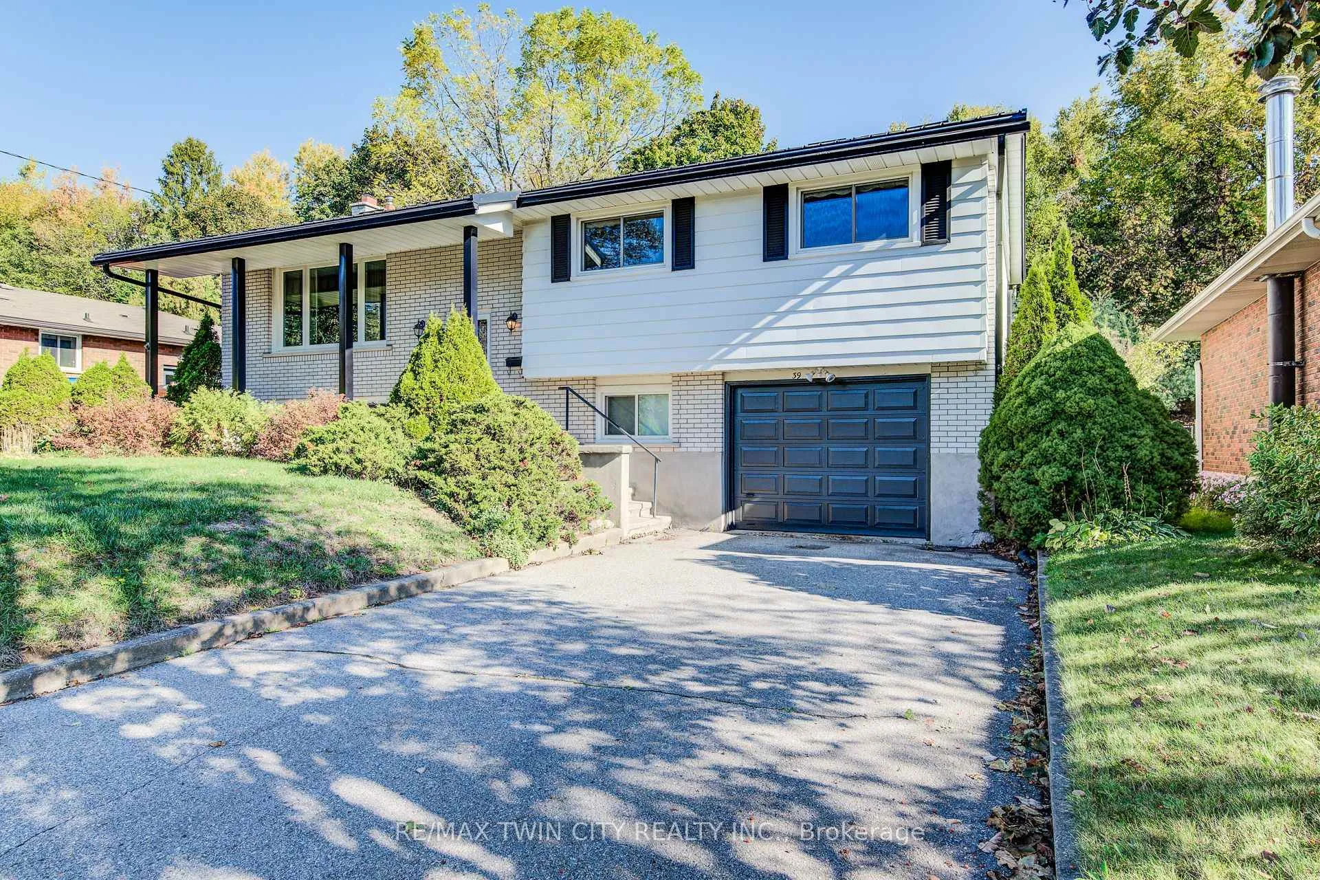 Photo 2 of 39 Kenwood Crescent, Guelph, Junction/Onward Willow — HOMEH