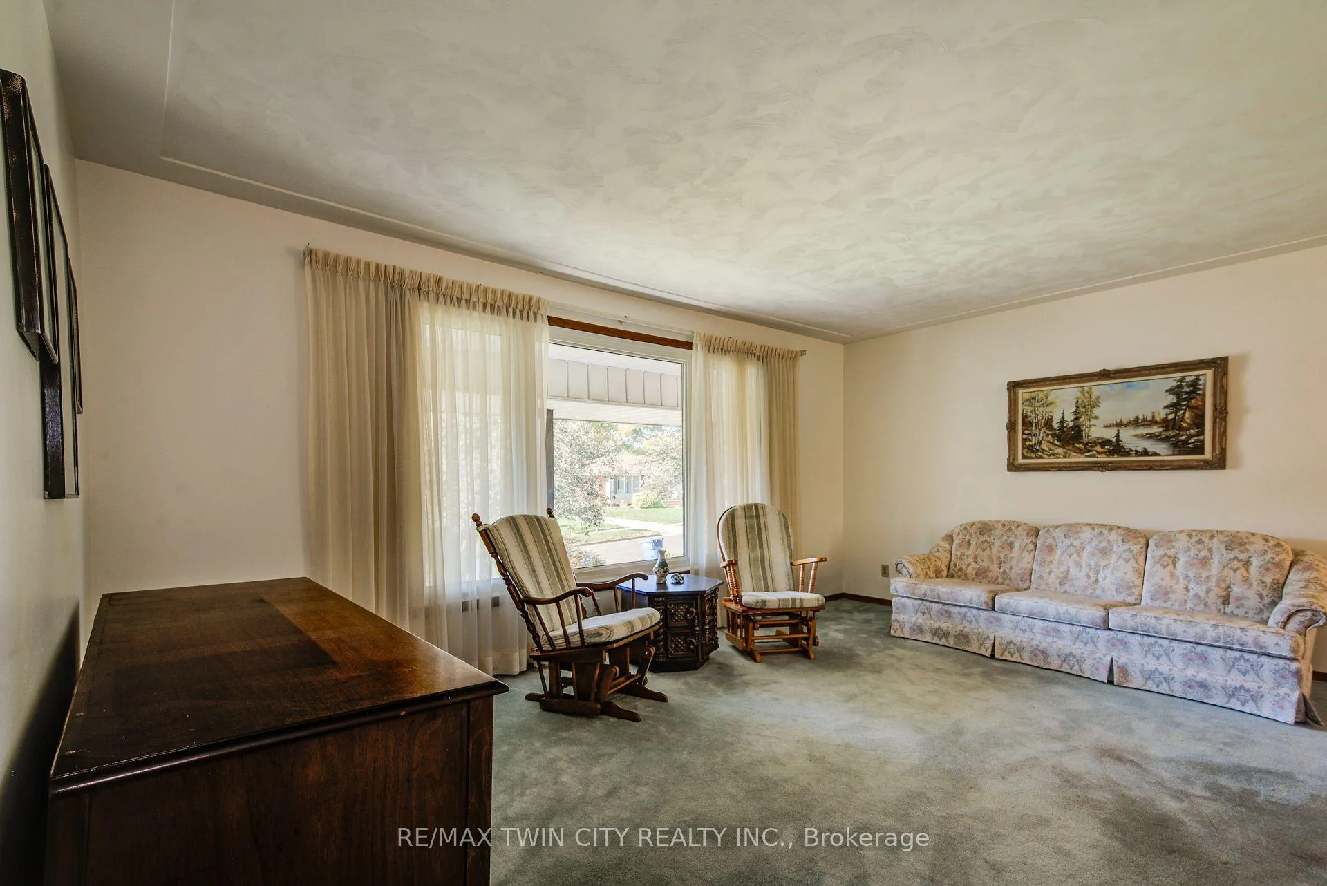 Photo 4 of 39 Kenwood Crescent, Guelph, Junction/Onward Willow — HOMEH