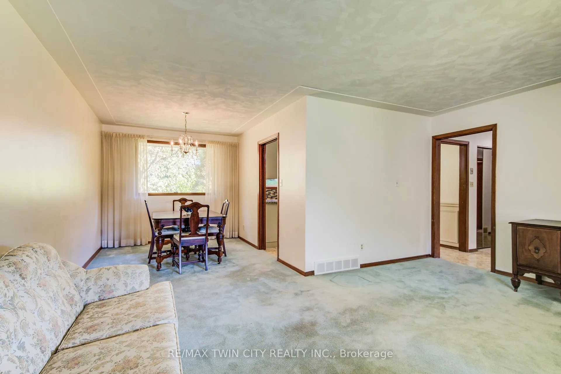 Photo 5 of 39 Kenwood Crescent, Guelph, Junction/Onward Willow — HOMEH