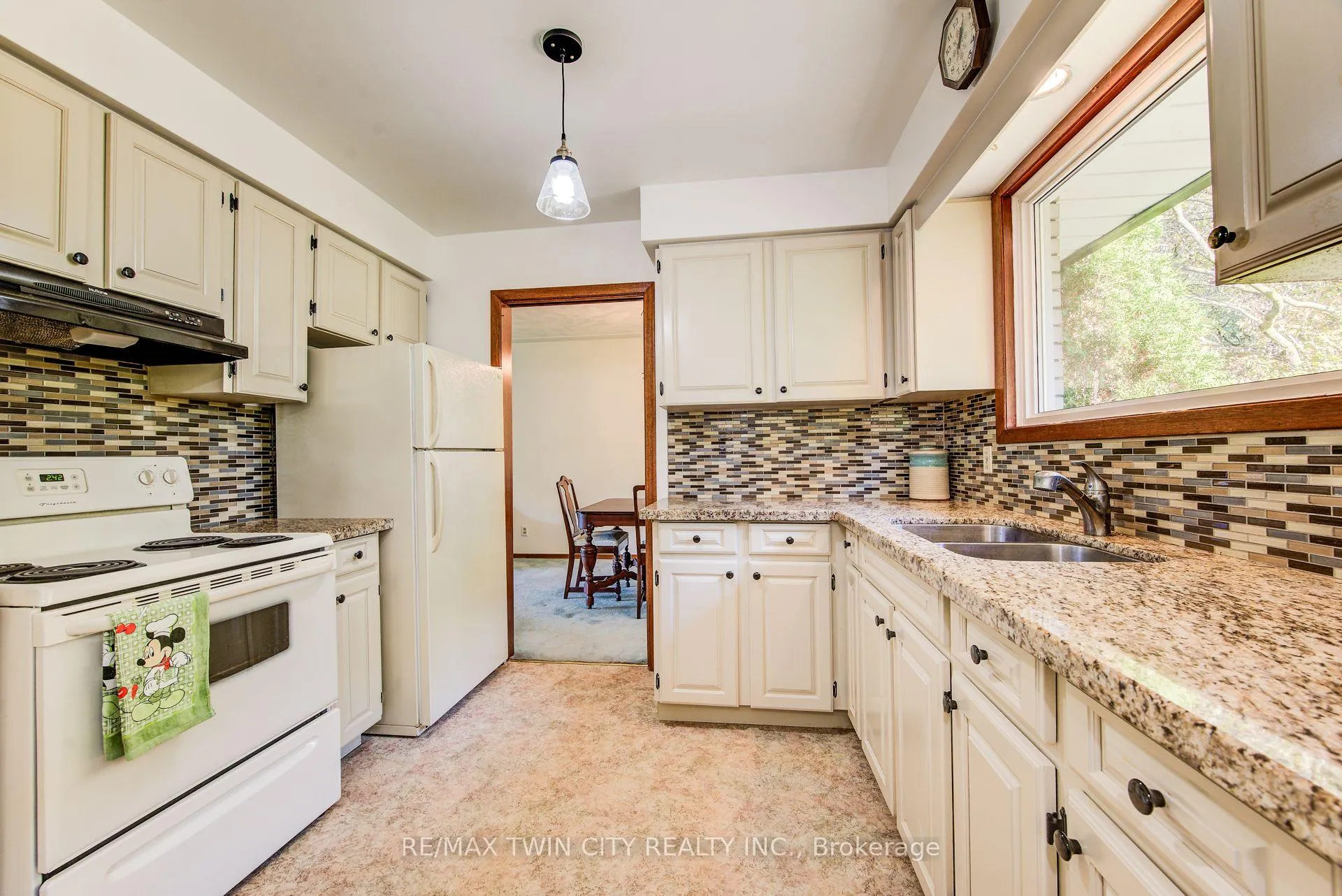 Photo 9 of 39 Kenwood Crescent, Guelph, Junction/Onward Willow — HOMEH