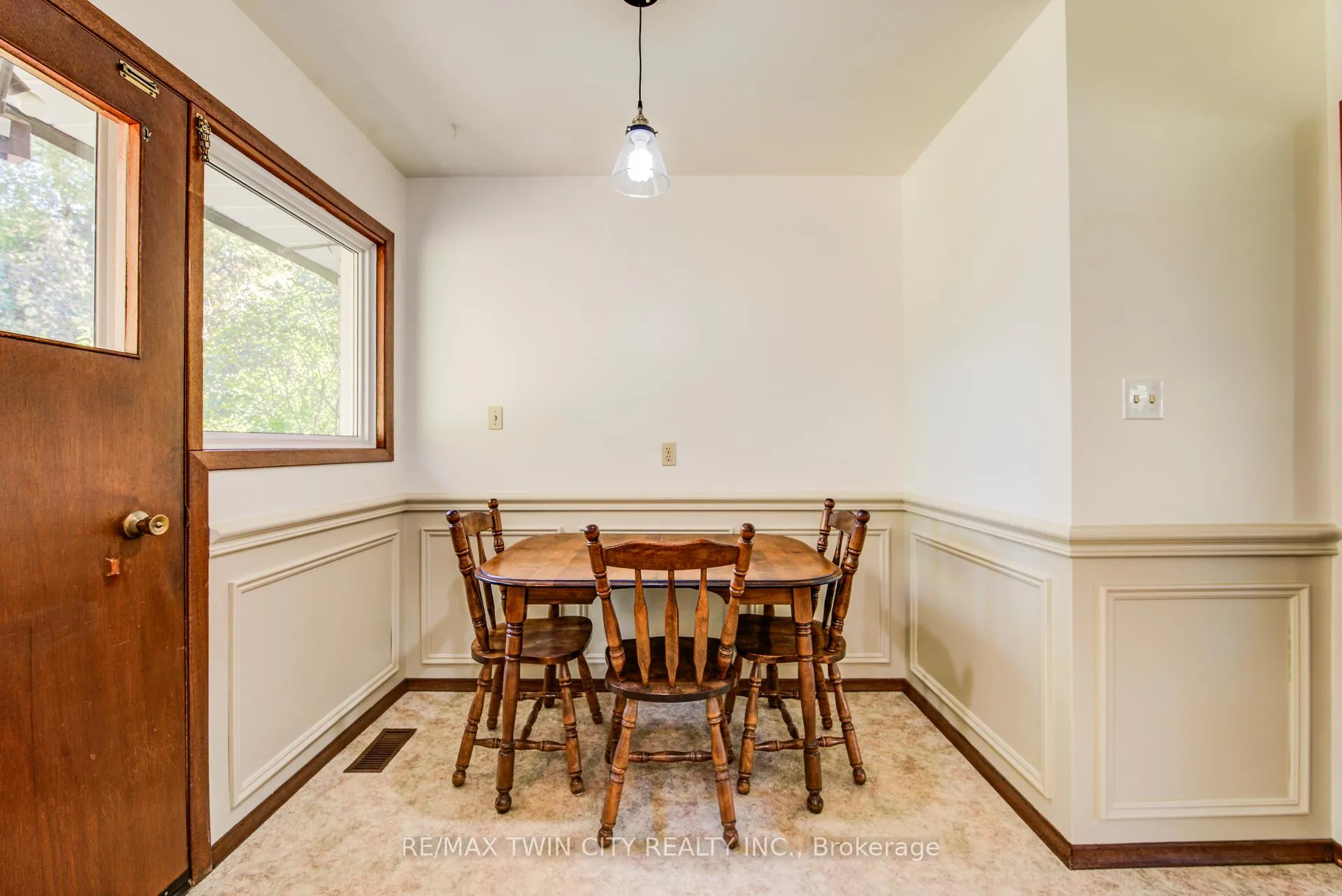 Photo 12 of 39 Kenwood Crescent, Guelph, Junction/Onward Willow — HOMEH