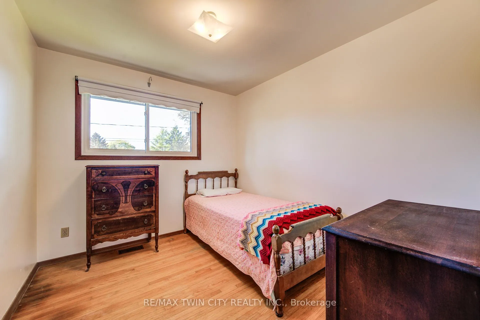 Photo 13 of 39 Kenwood Crescent, Guelph, Junction/Onward Willow — HOMEH
