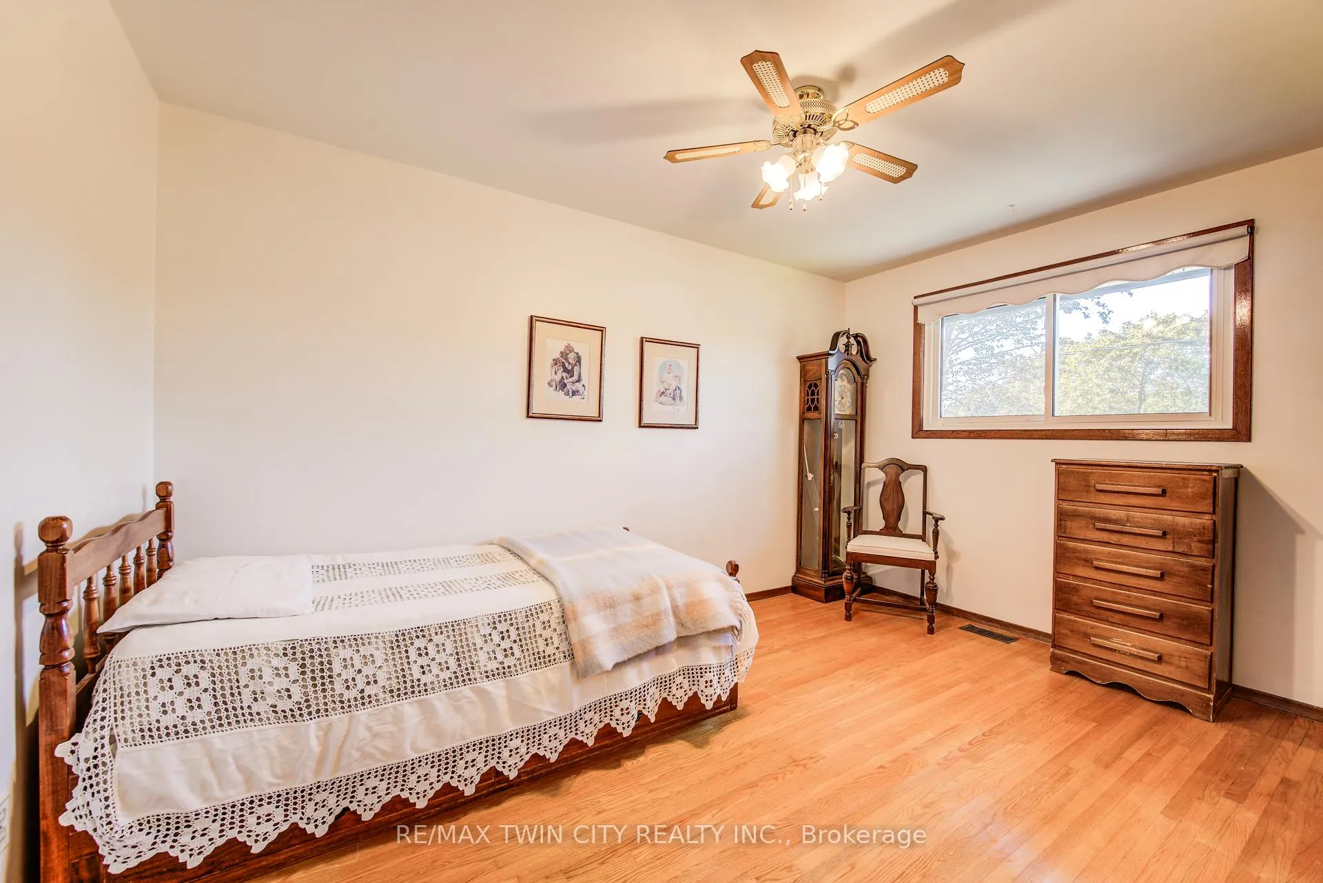 Photo 14 of 39 Kenwood Crescent, Guelph, Junction/Onward Willow — HOMEH