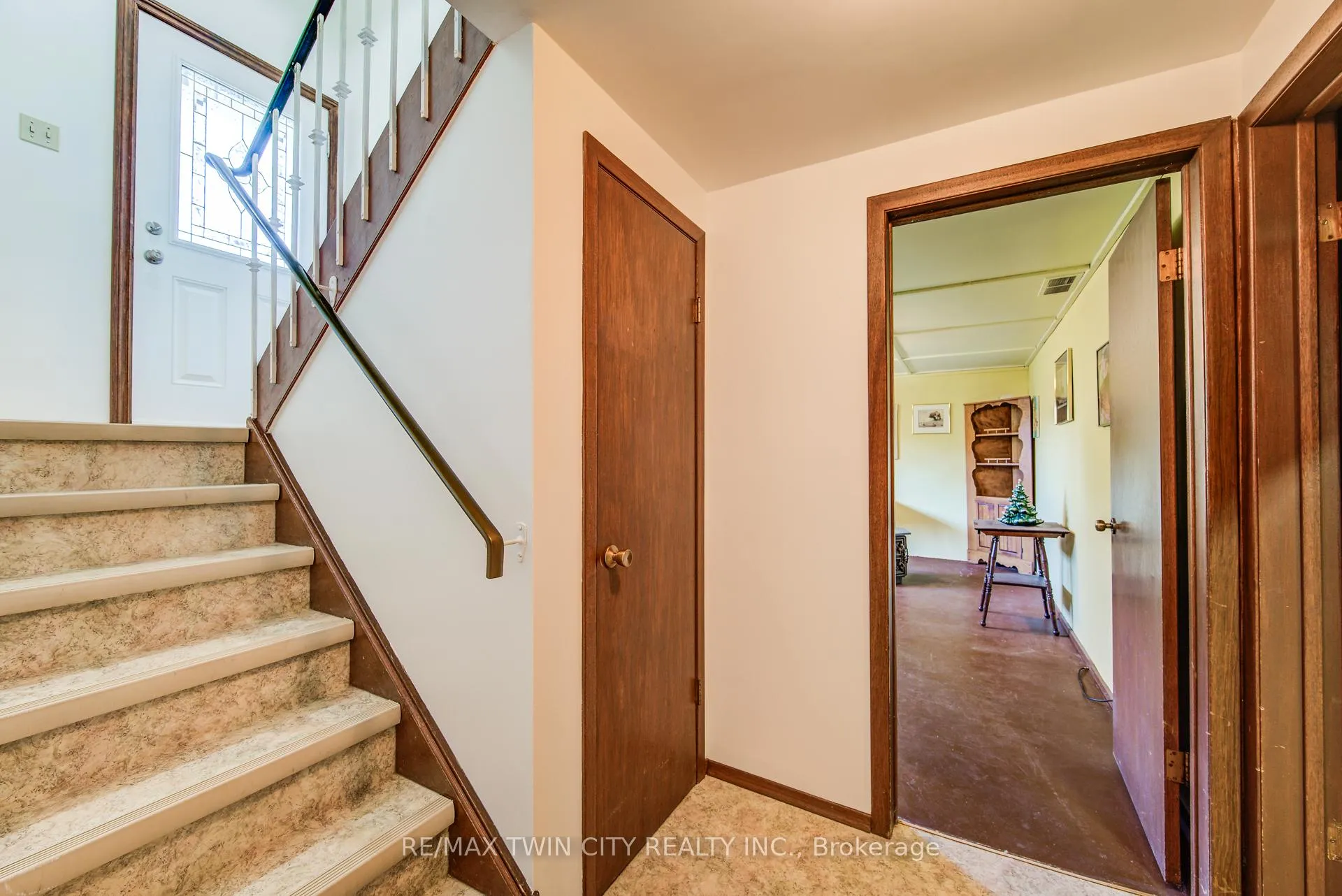 Photo 18 of 39 Kenwood Crescent, Guelph, Junction/Onward Willow — HOMEH