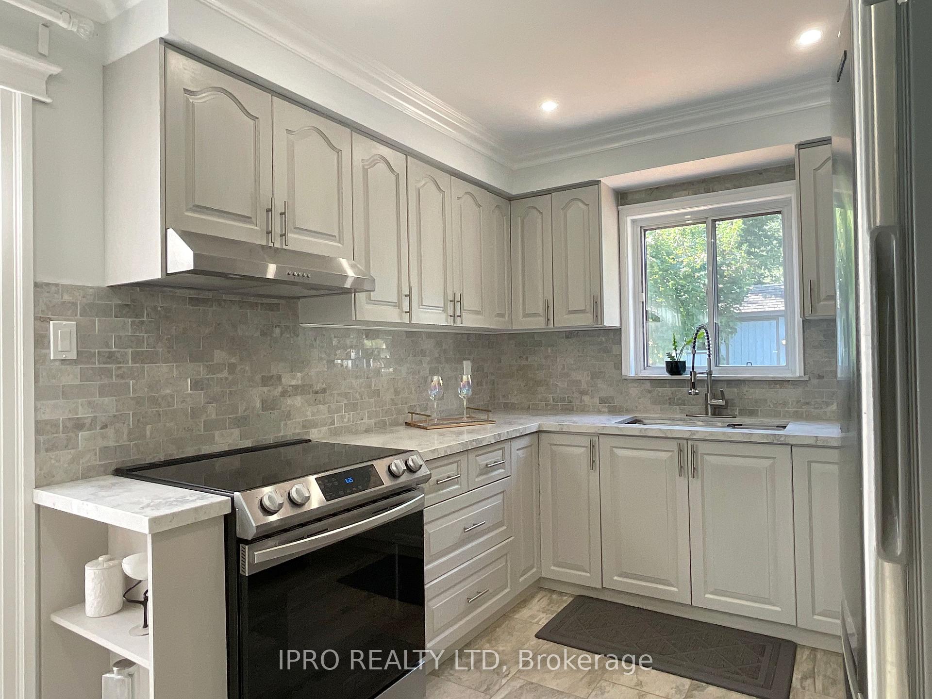 Photo 10 of 73 Wright Crescent, Caledon, Bolton North — HOMEH