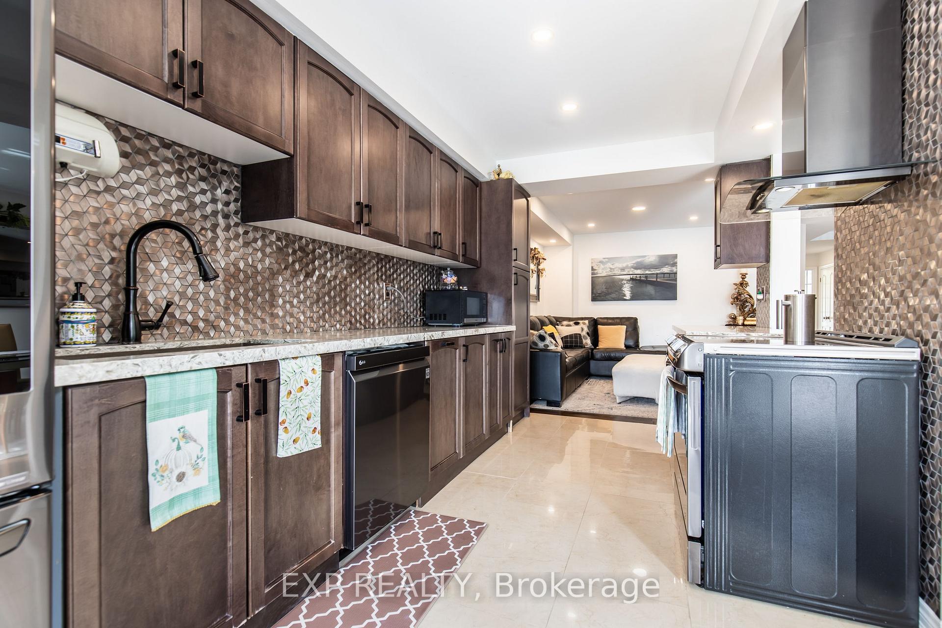 Photo 25 of 139 Edgewater Drive, Hamilton, Lakeshore — HOMEH
