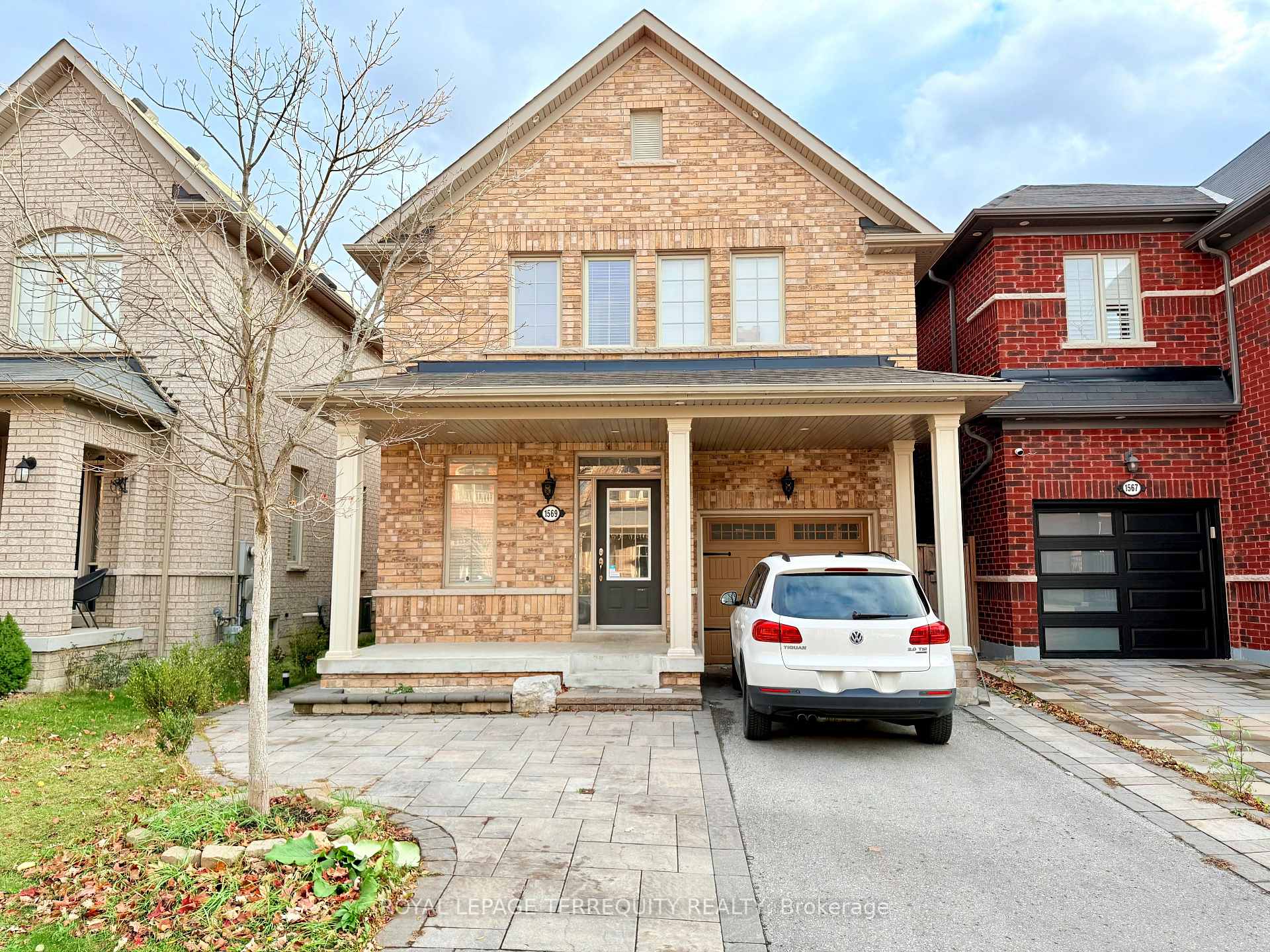 Front of Unit Bsmt, 1569 Edgecroft Drive
