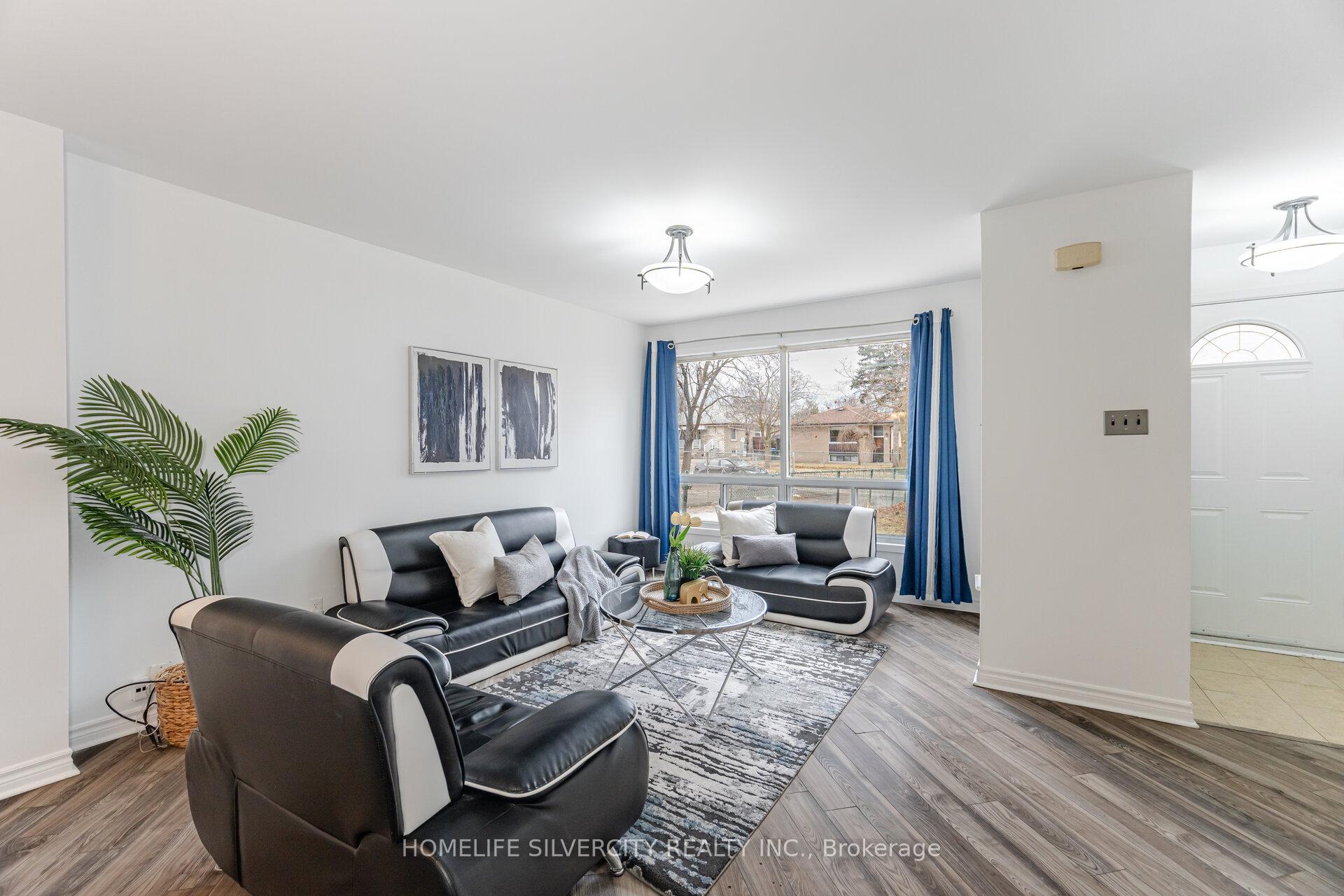 Photo 6 of 70 Corby Crescent, Brampton, Downtown Brampton — HOMEH