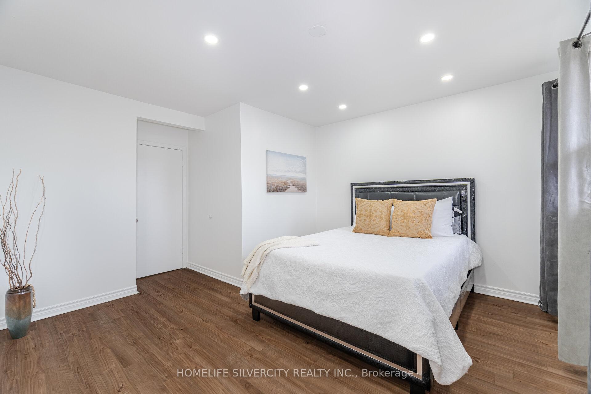 Photo 20 of 70 Corby Crescent, Brampton, Downtown Brampton — HOMEH