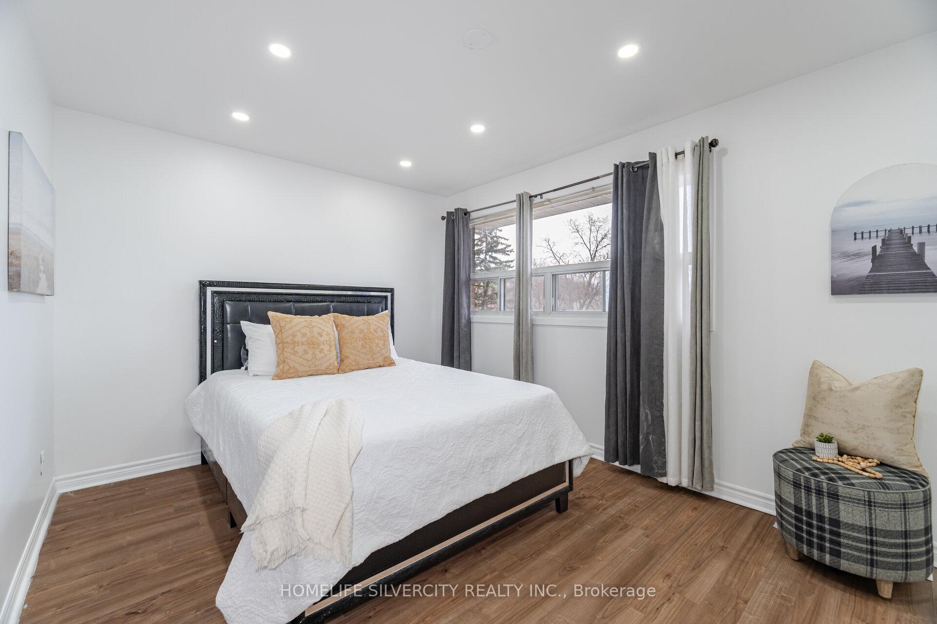 Photo 3 of 70 Corby Crescent, Brampton, Downtown Brampton — HOMEH