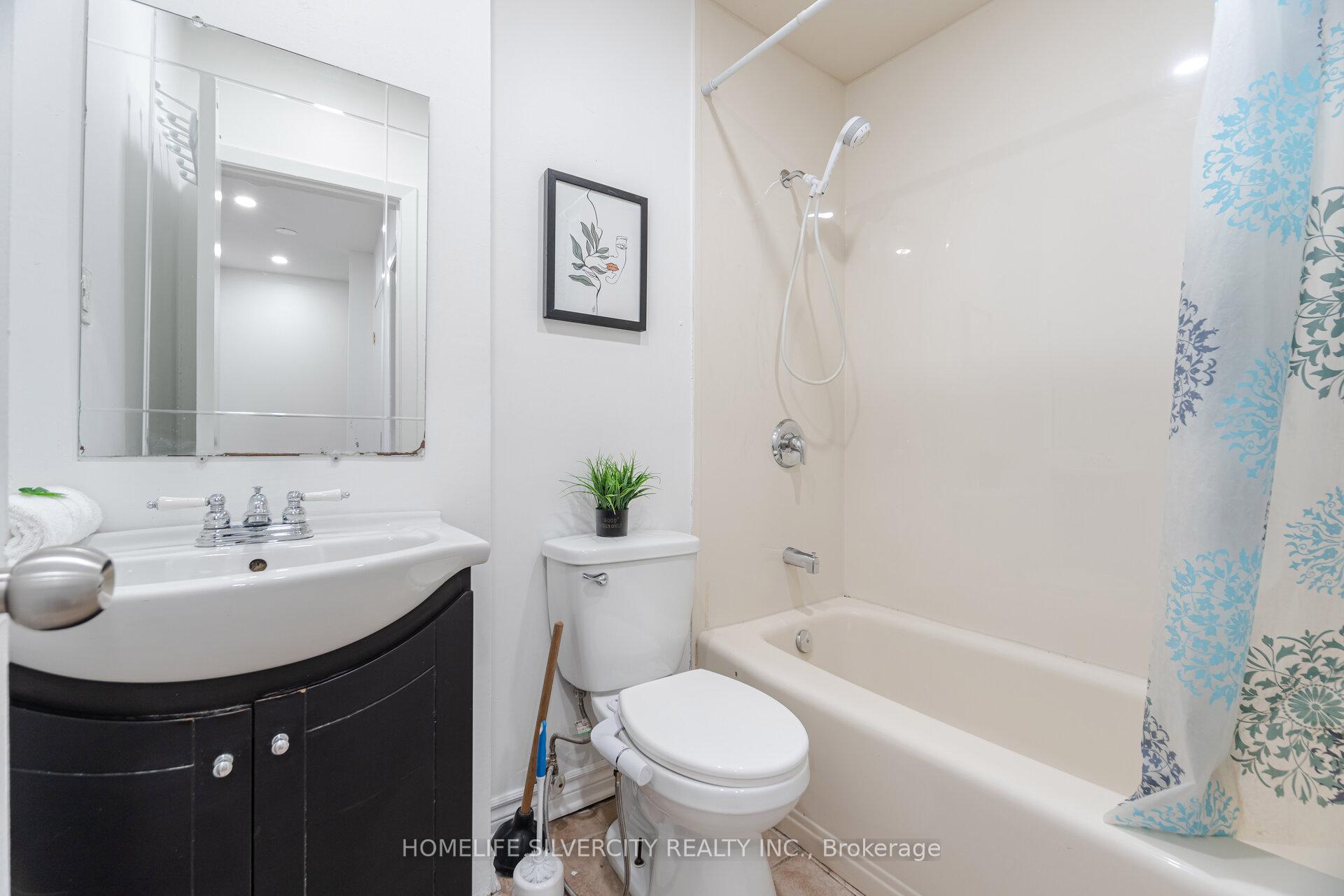 Photo 14 of 70 Corby Crescent, Brampton, Downtown Brampton — HOMEH