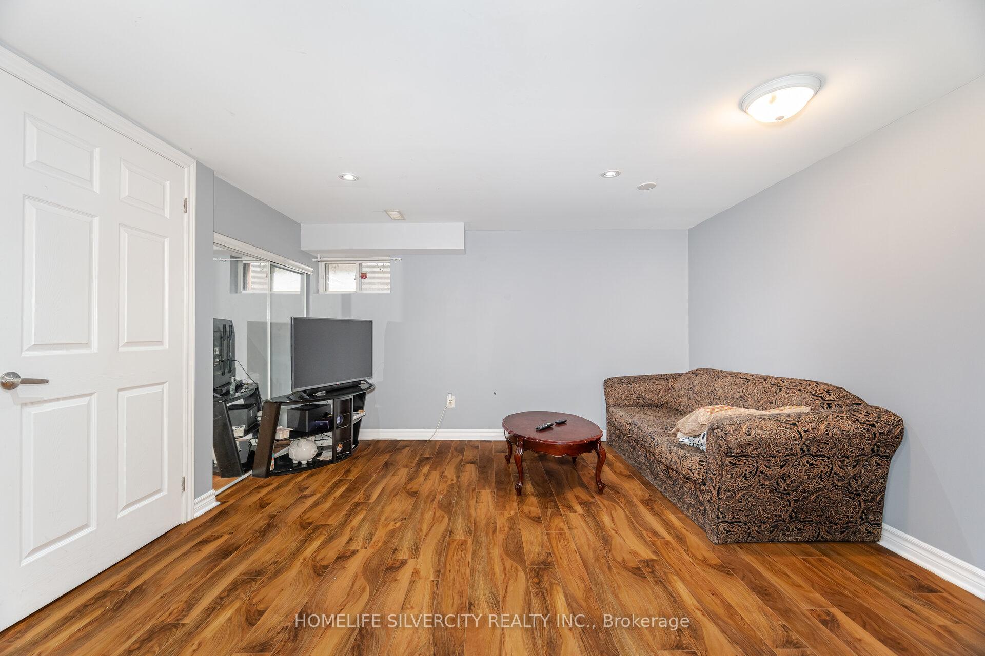 Photo 15 of 70 Corby Crescent, Brampton, Downtown Brampton — HOMEH