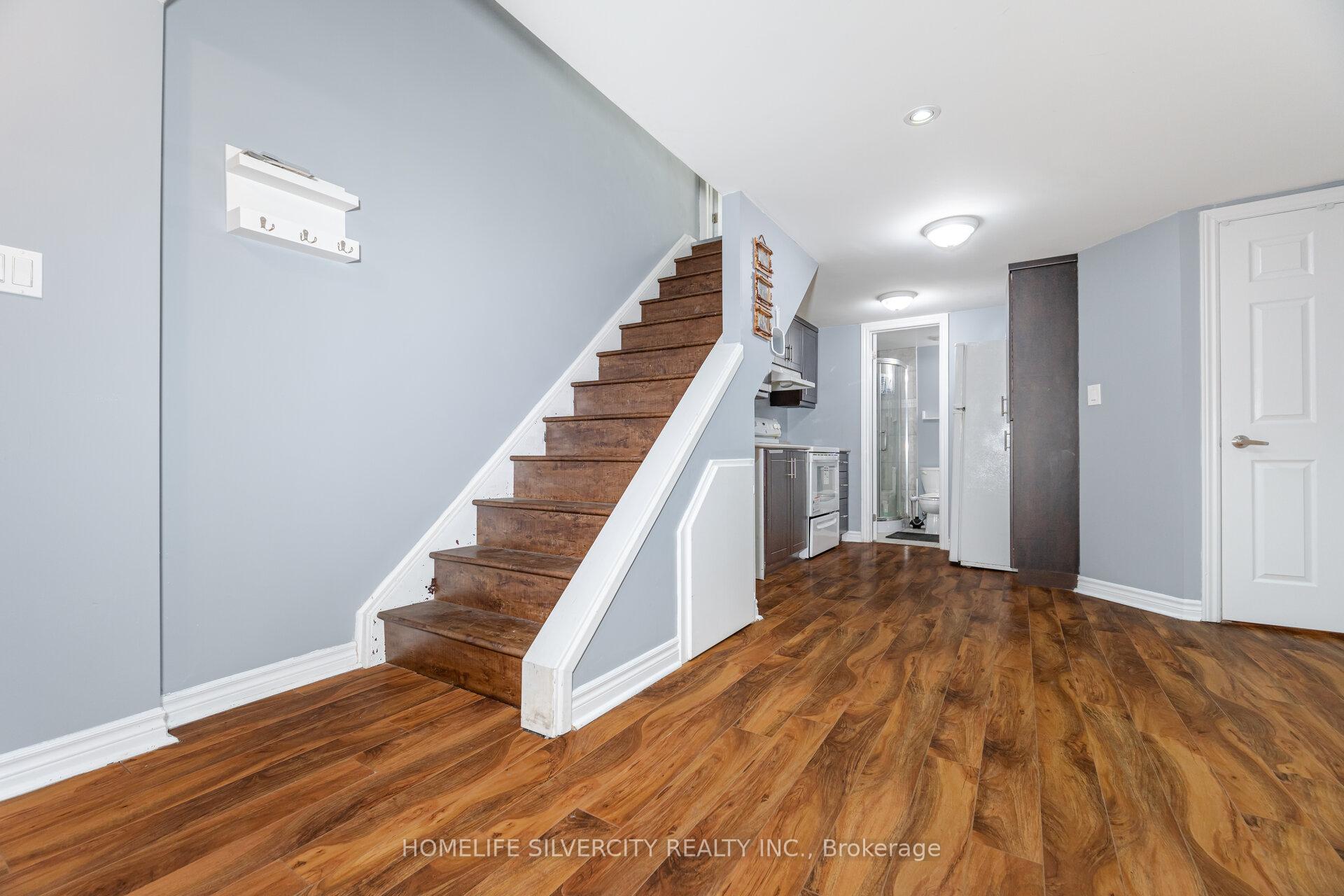 Photo 17 of 70 Corby Crescent, Brampton, Downtown Brampton — HOMEH