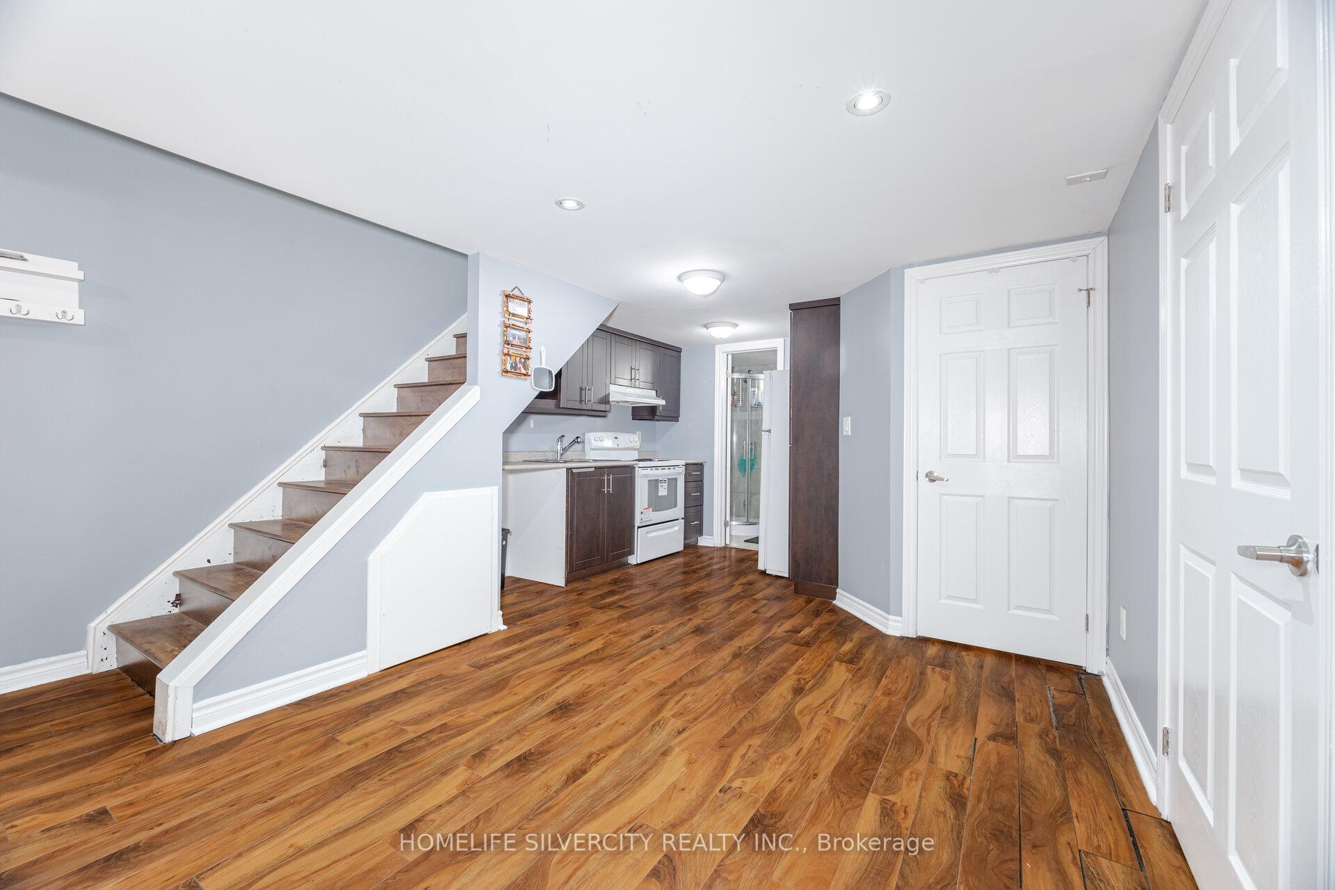Photo 16 of 70 Corby Crescent, Brampton, Downtown Brampton — HOMEH