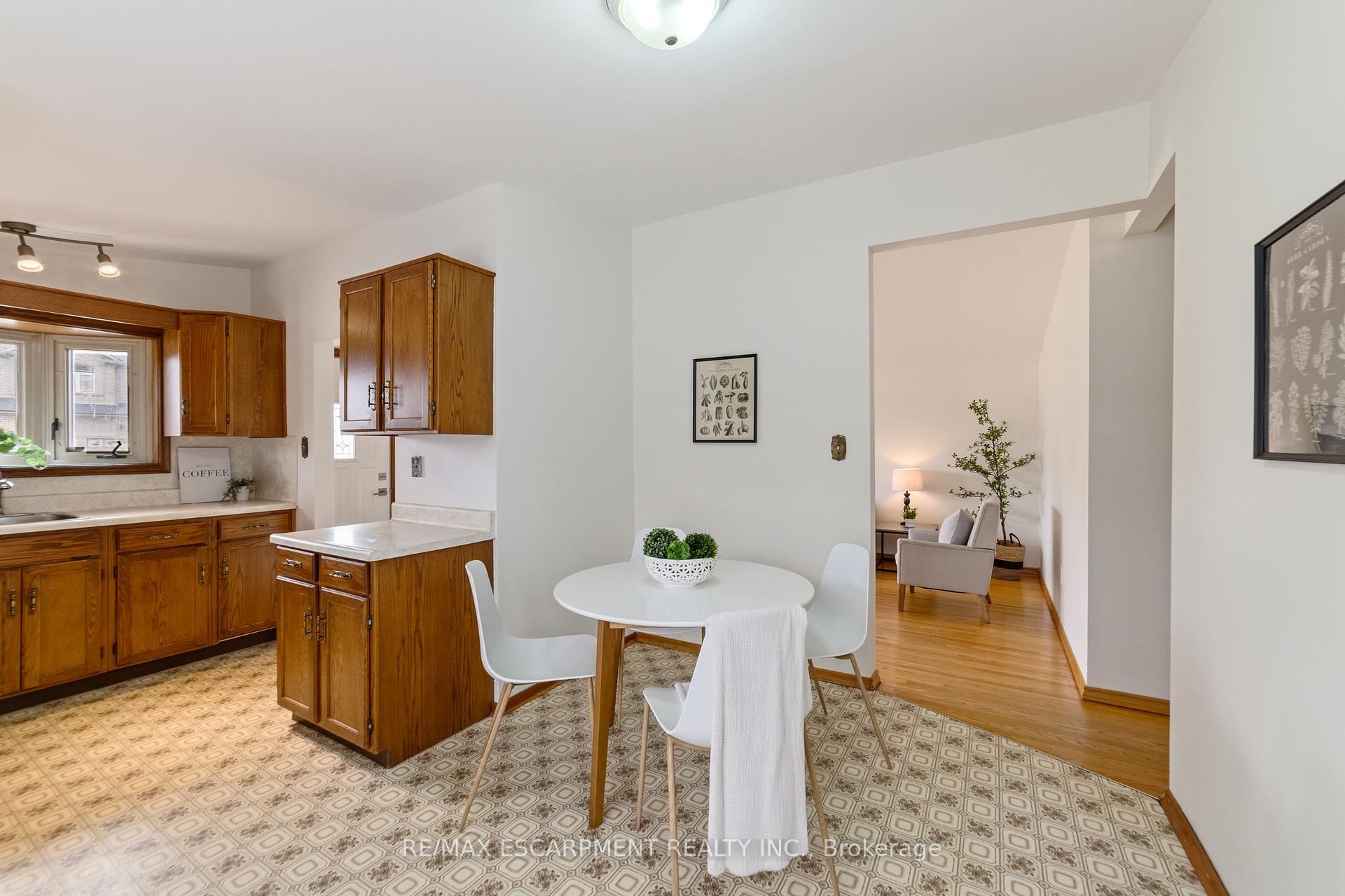 Photo 20 of 261 Thorner Drive, Hamilton, Thorner — HOMEH