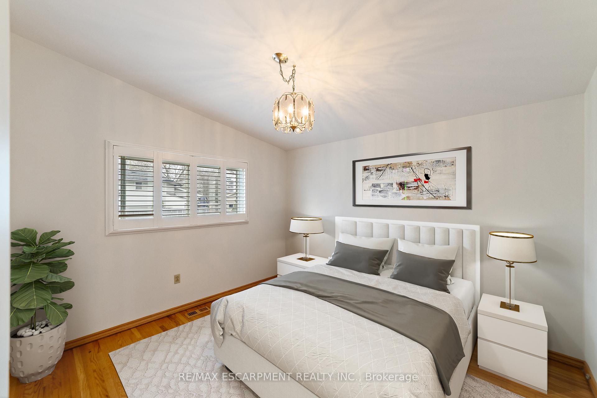 Photo 10 of 261 Thorner Drive, Hamilton, Thorner — HOMEH