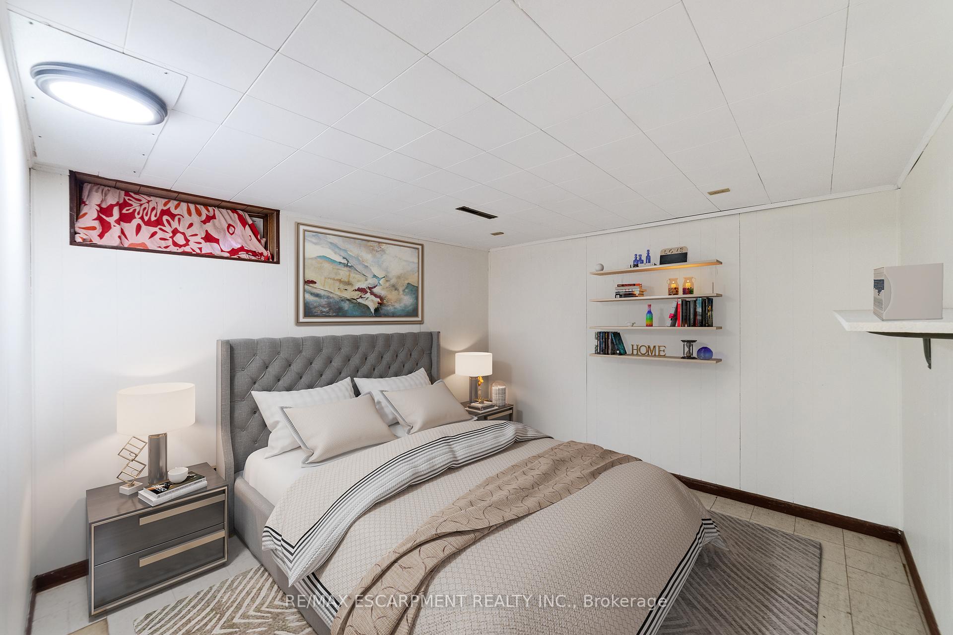 Photo 13 of 261 Thorner Drive, Hamilton, Thorner — HOMEH