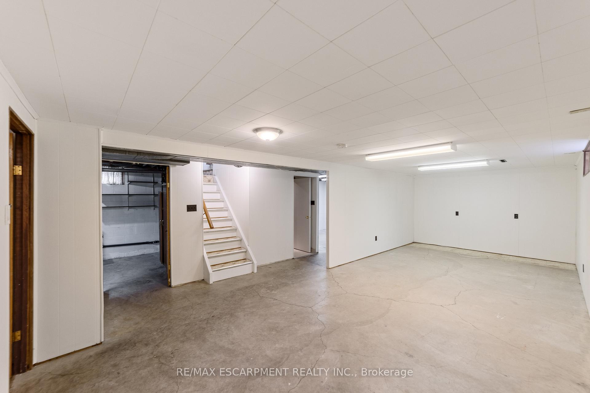 Photo 7 of 261 Thorner Drive, Hamilton, Thorner — HOMEH