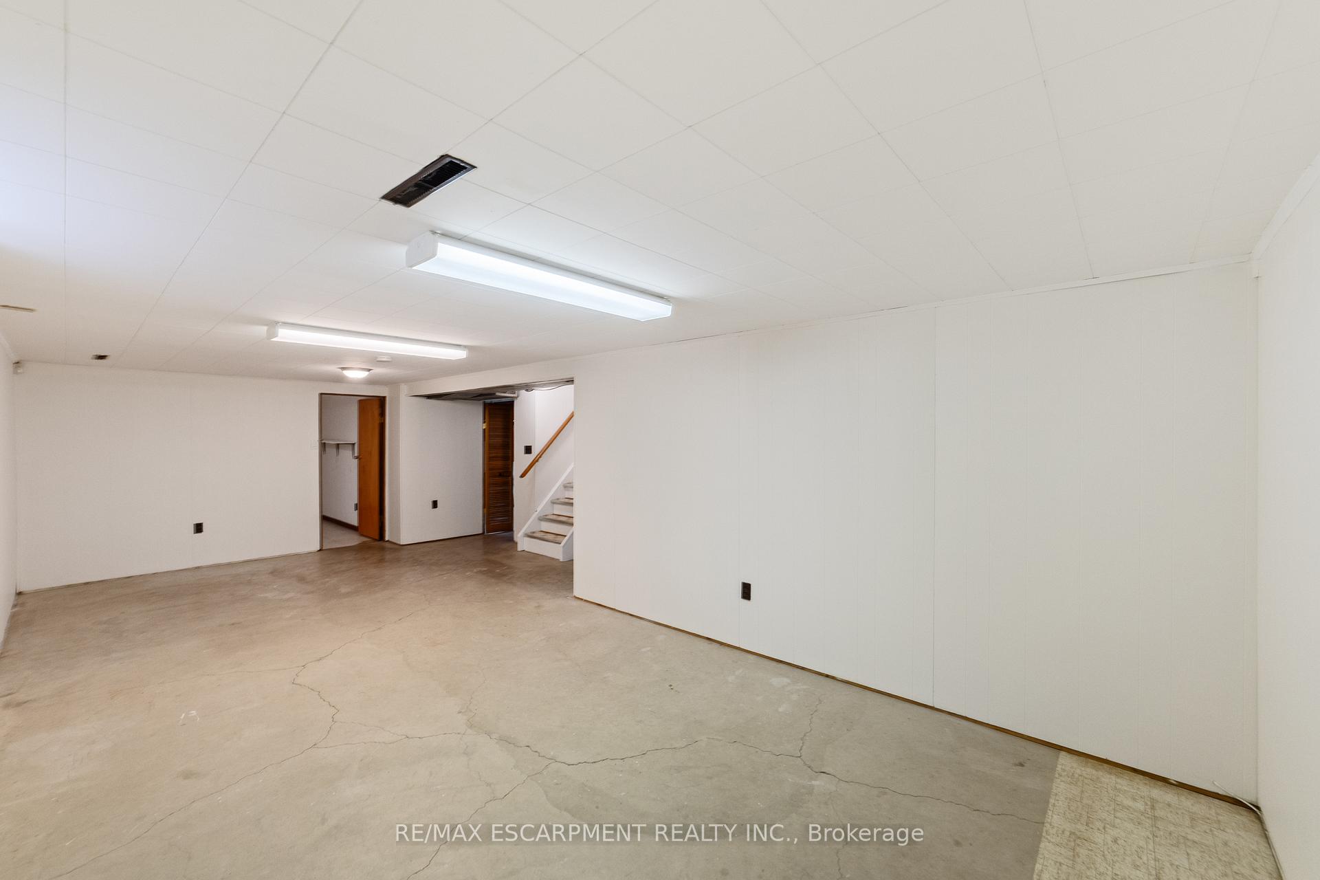 Photo 14 of 261 Thorner Drive, Hamilton, Thorner — HOMEH